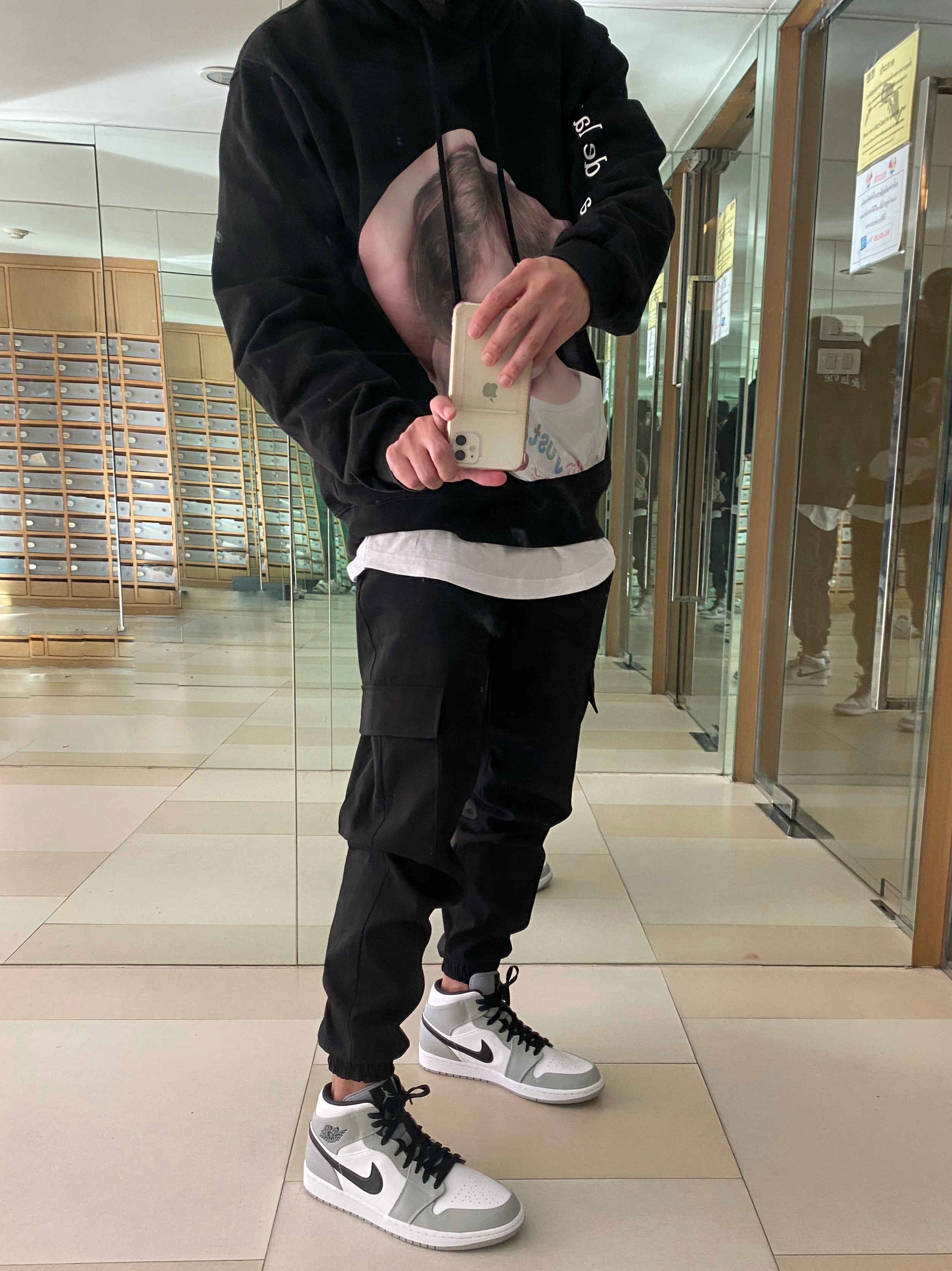 Jordan 1 Mid Light Smoke Grey 착용 스타일