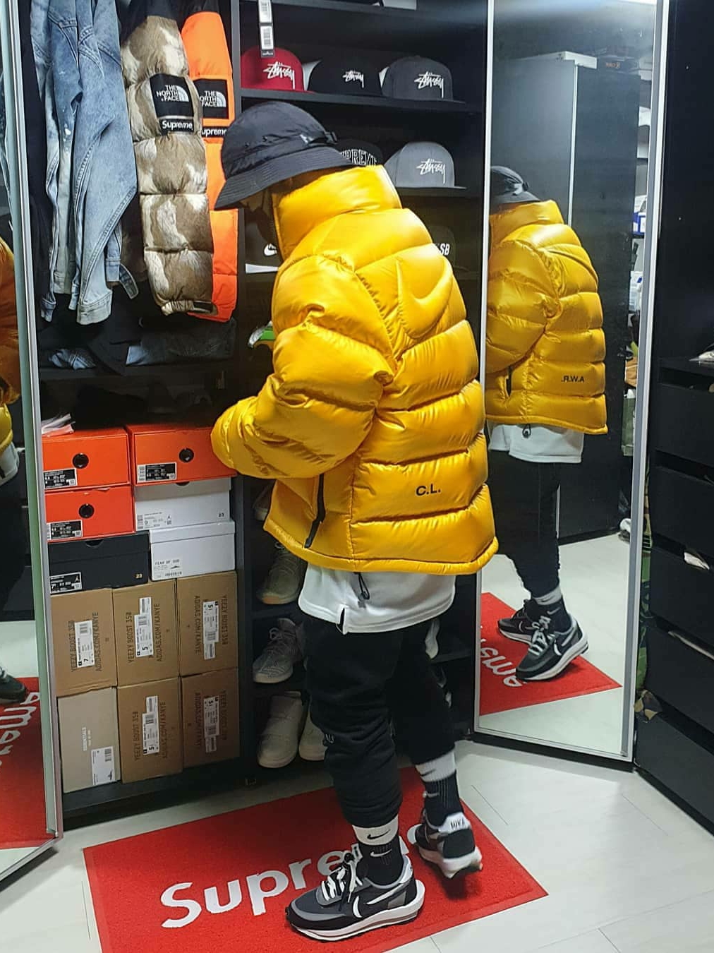 Nike x Drake Nocta Puffer Jacket University Gold - Asia, Nike x Sacai LDWaffle Black 착용 스타일