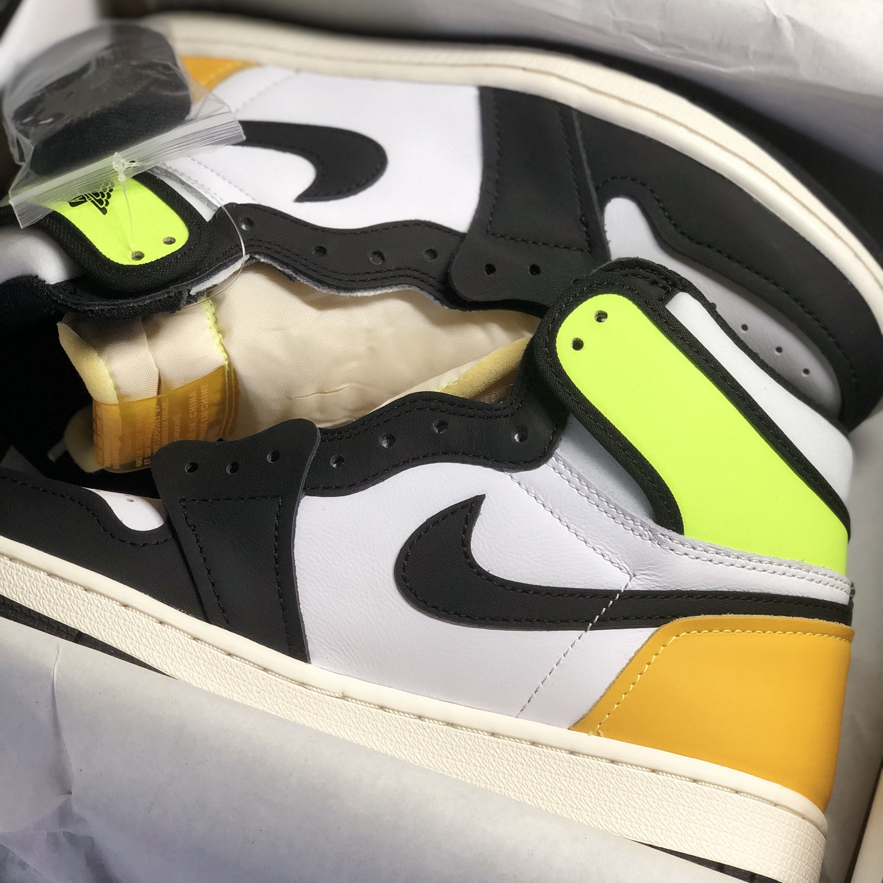 Jordan 1 Retro High OG Volt Gold 착용 스타일