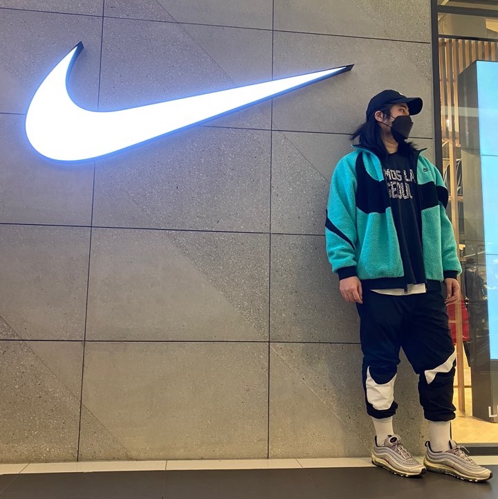 Nike Big Swoosh Full Zip Jacket Hyper Jade Black 착용 스타일