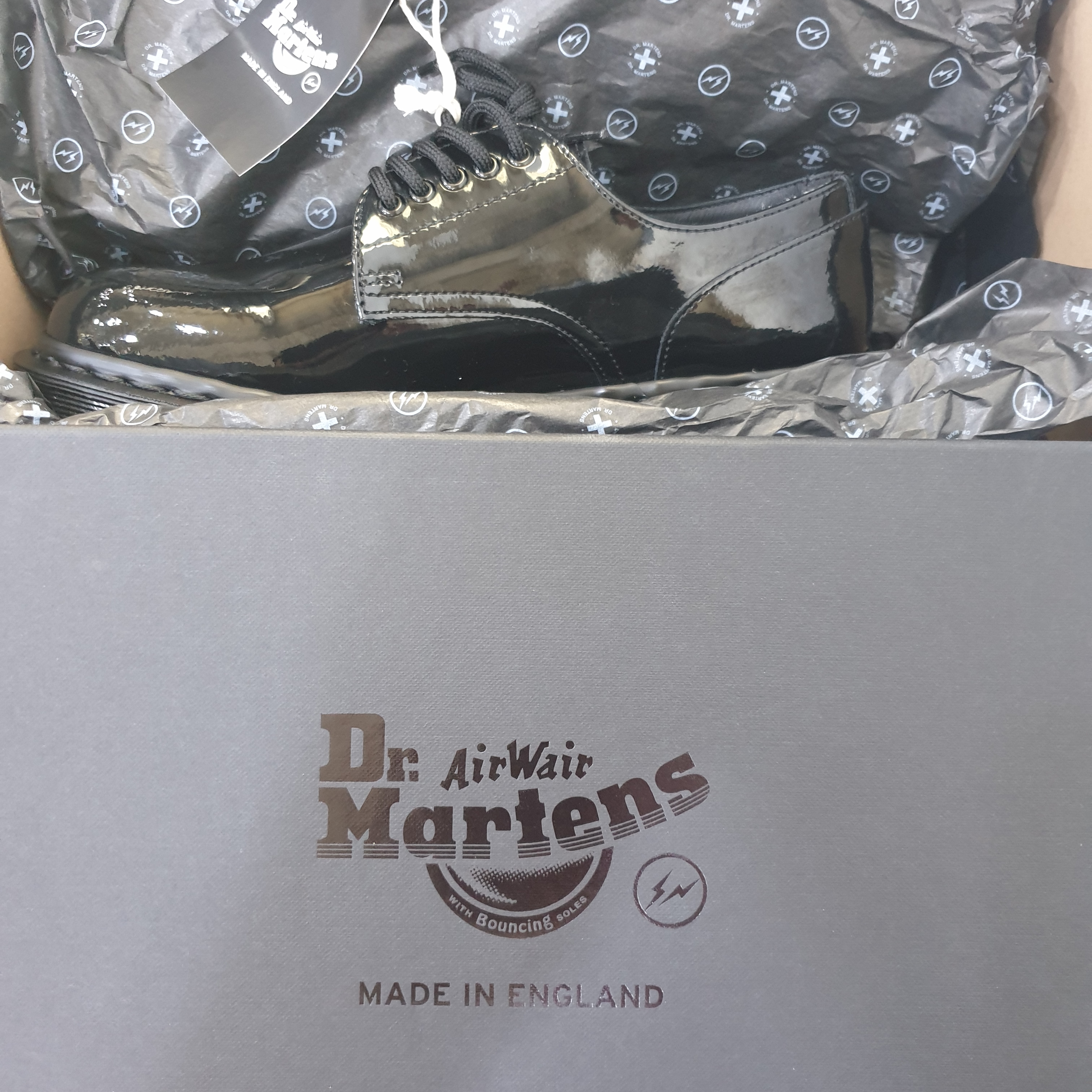 Dr. Martens x Fragment Hollingborn Patent Black 착용 스타일 - 2