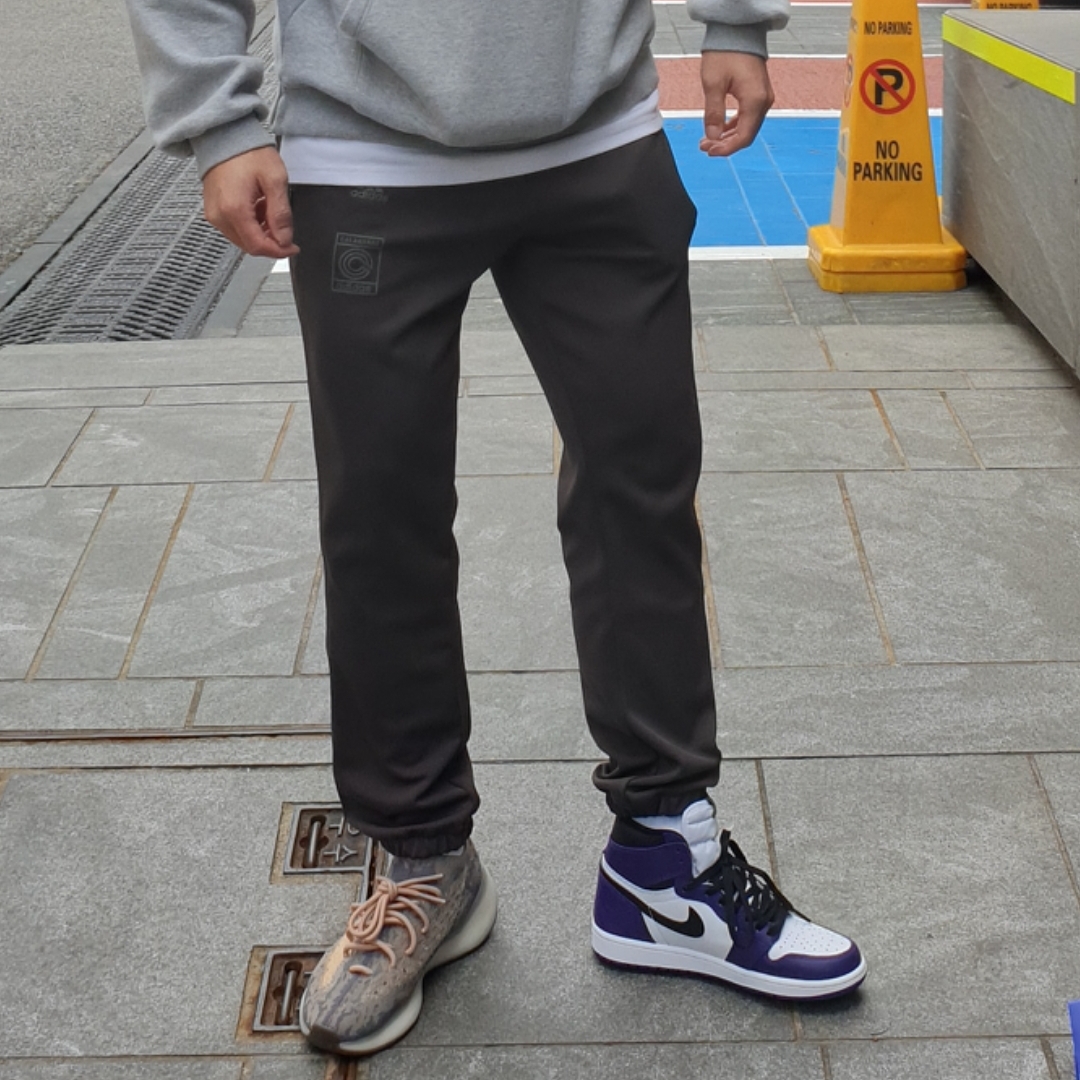 Jordan 1 Retro High OG Court Purple 2020, Adidas Yeezy Boost 380 Mist - Non-Reflective 착용 스타일