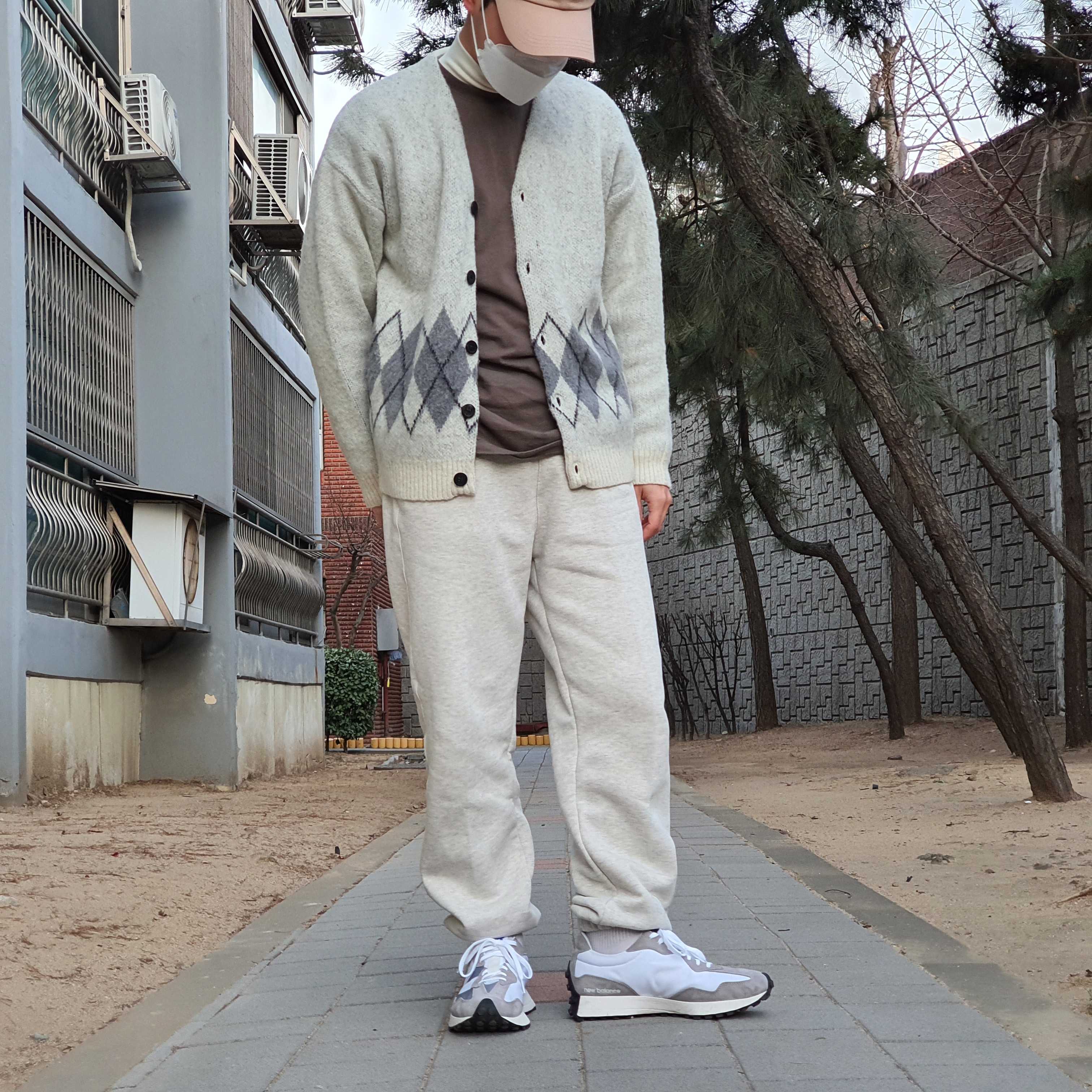 New Balance 327 Grey 착용 스타일 - 2