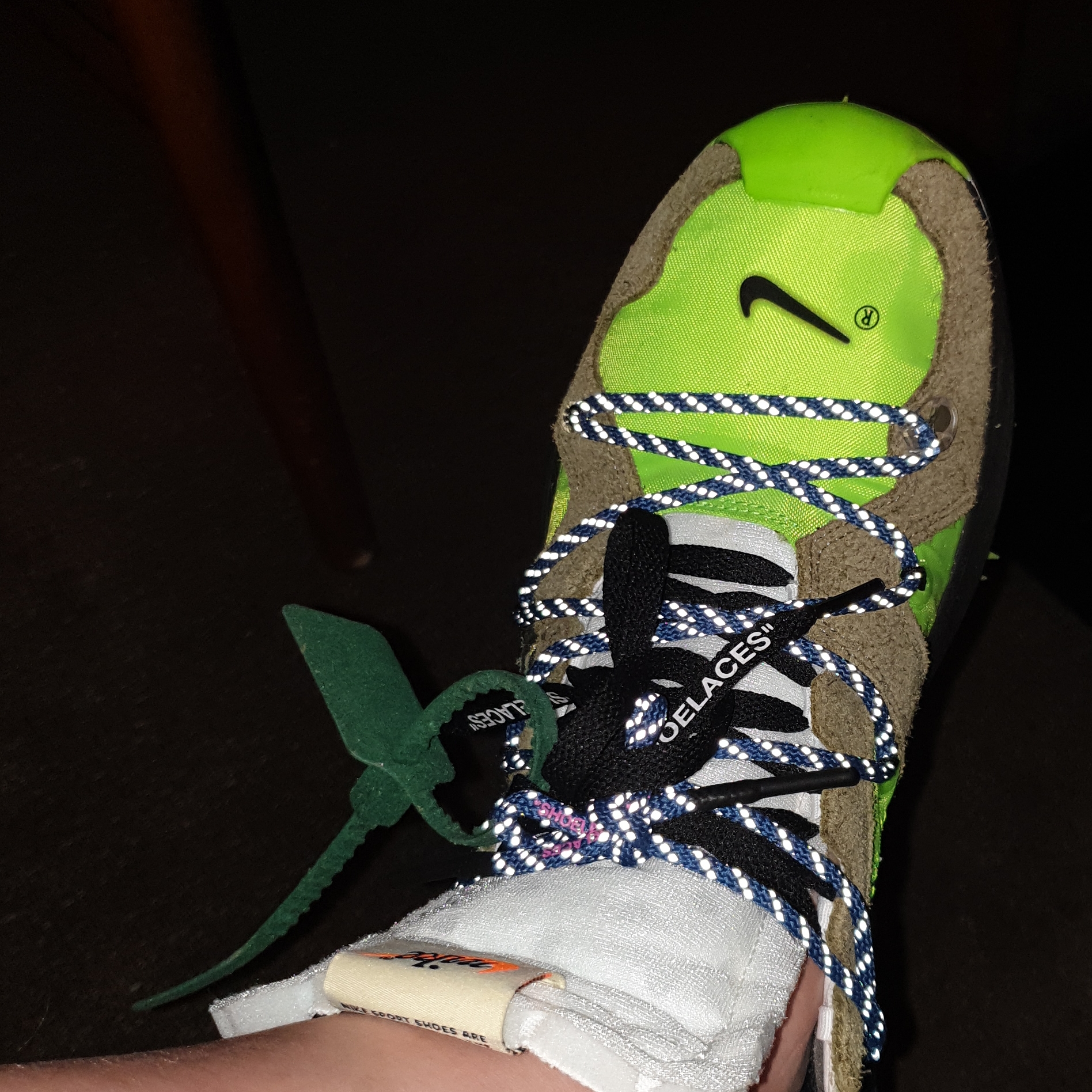 (W) Nike x Off-White Zoom Terra Kiger 5 Electric Green 착용 스타일