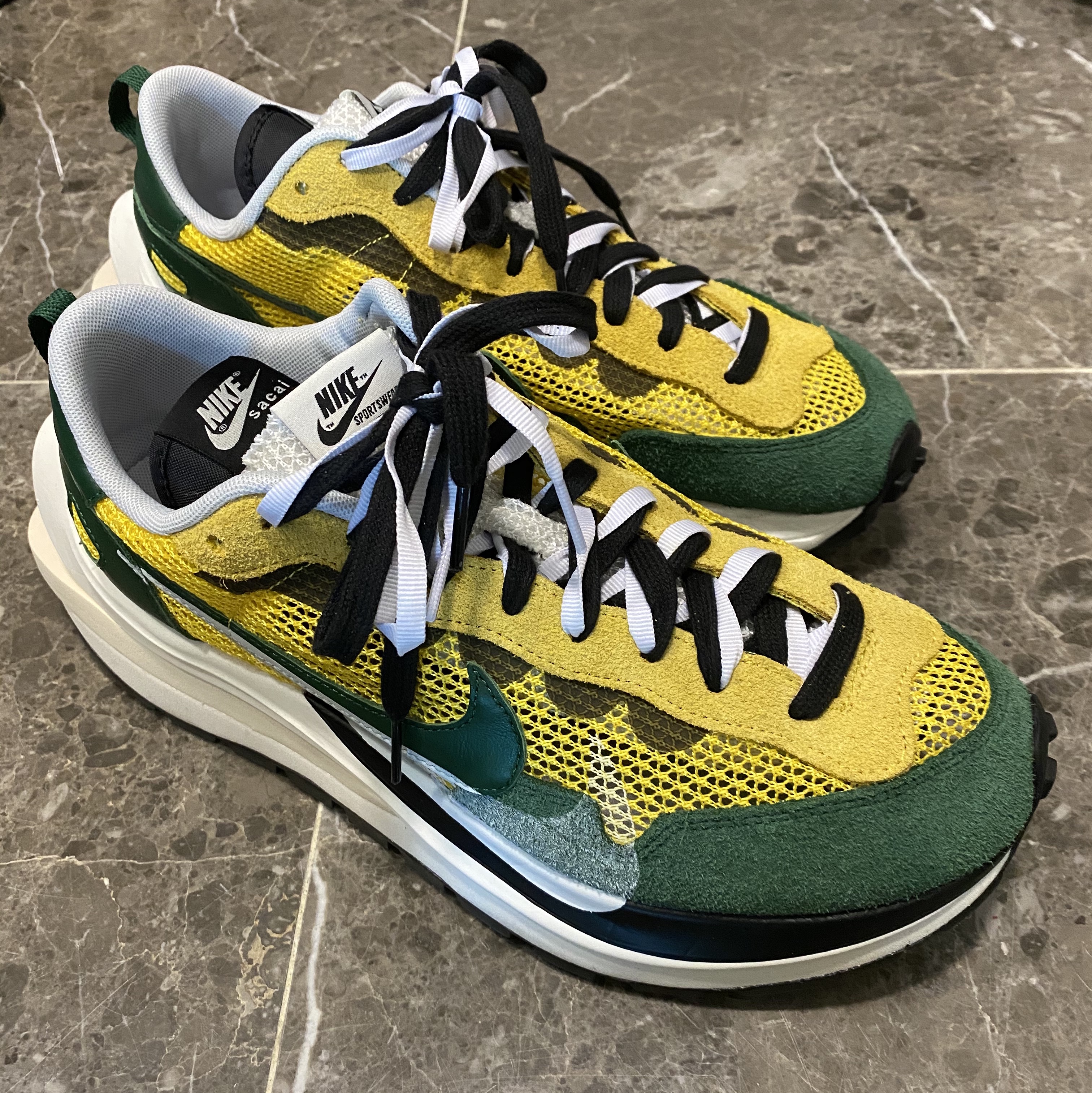 Nike x Sacai VaporWaffle Tour Yellow & Gorge Green Sail 착용 스타일