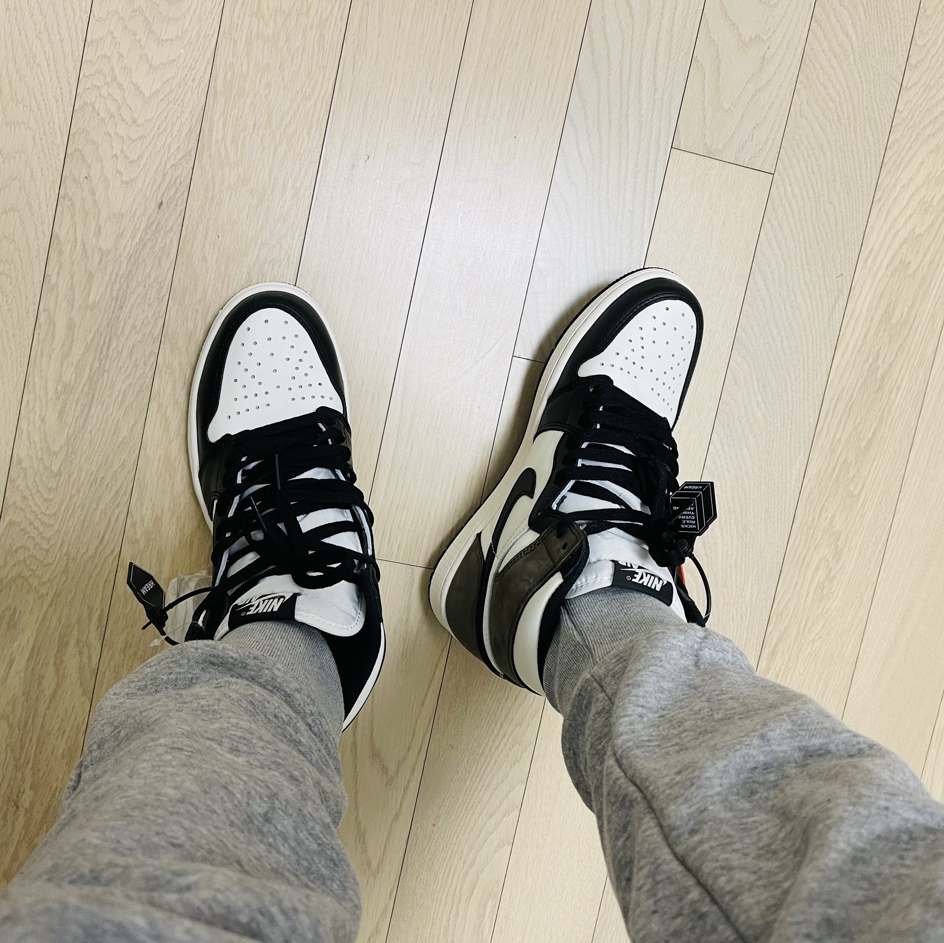 Jordan 1 Retro High OG Black Mocha 착용 스타일 - 5