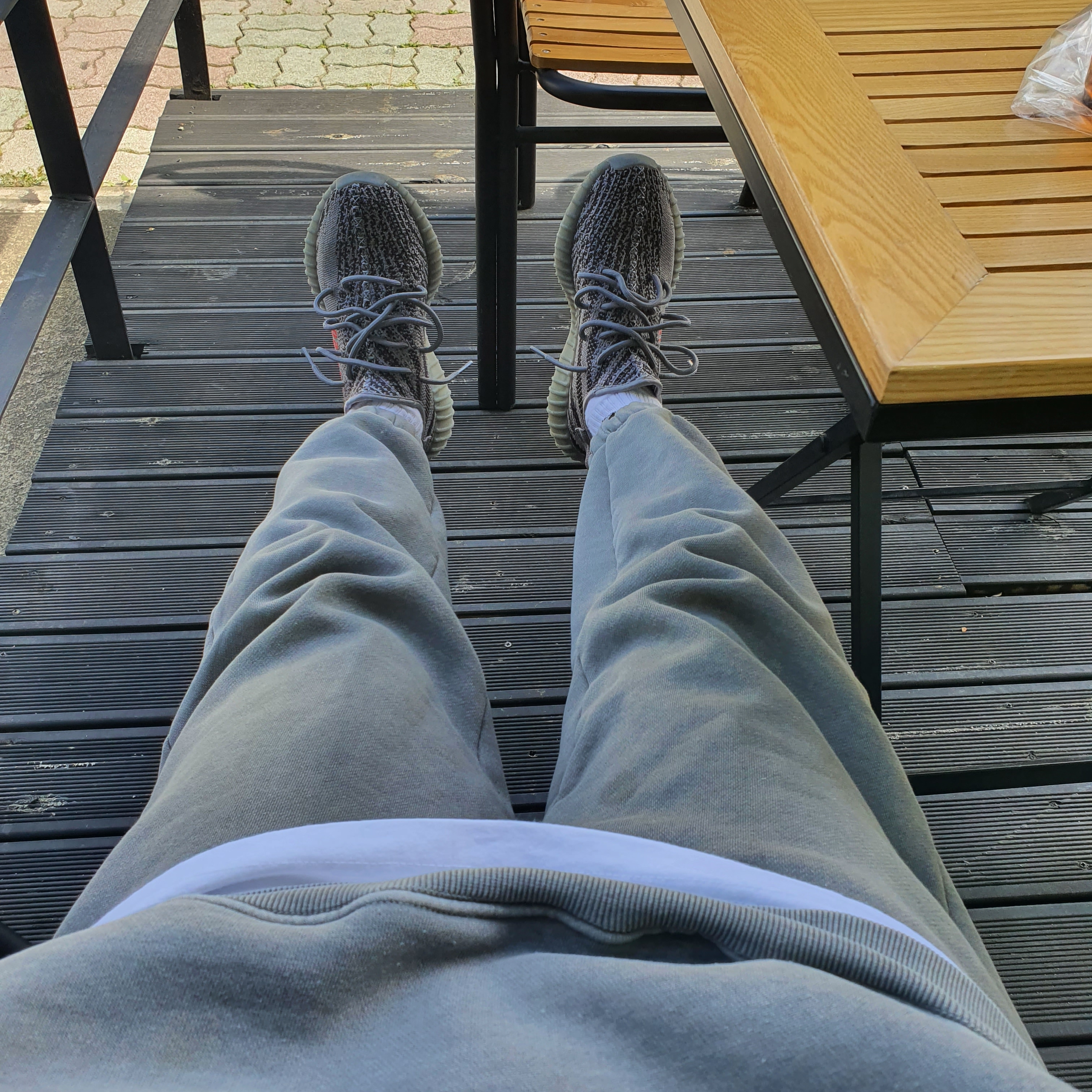 Adidas Yeezy Boost 350 V2 Beluga 2.0 착용 스타일