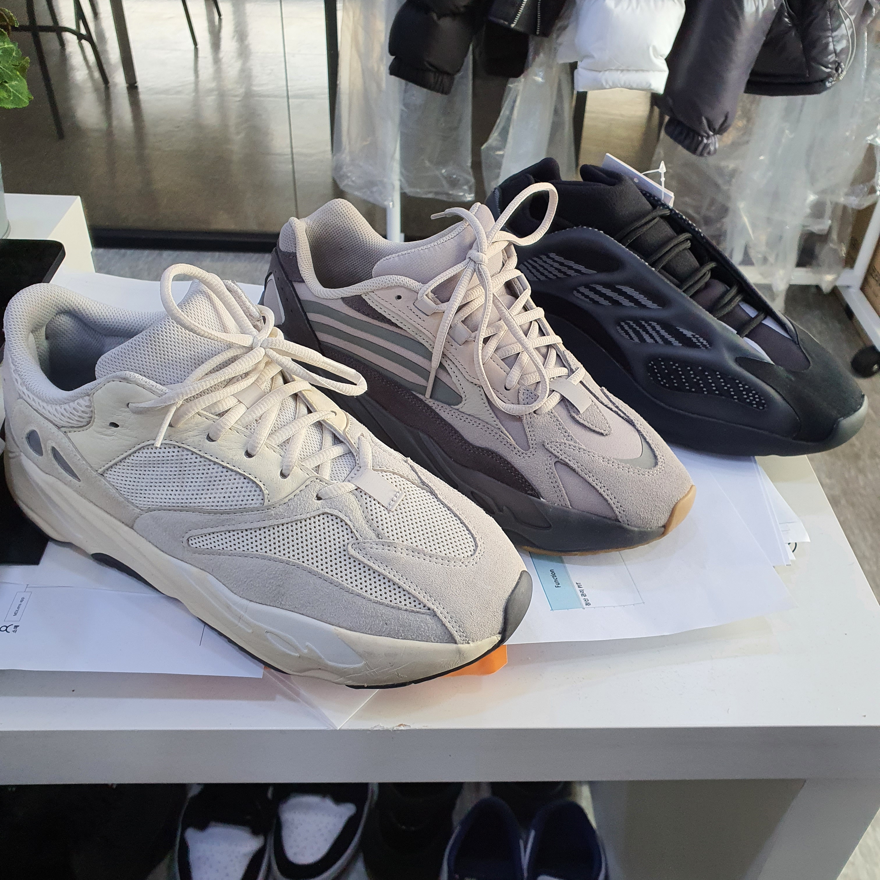 Adidas Yeezy Boost 700 Analog 2019, Adidas Yeezy Boost 700 V2 Tephra 착용 스타일