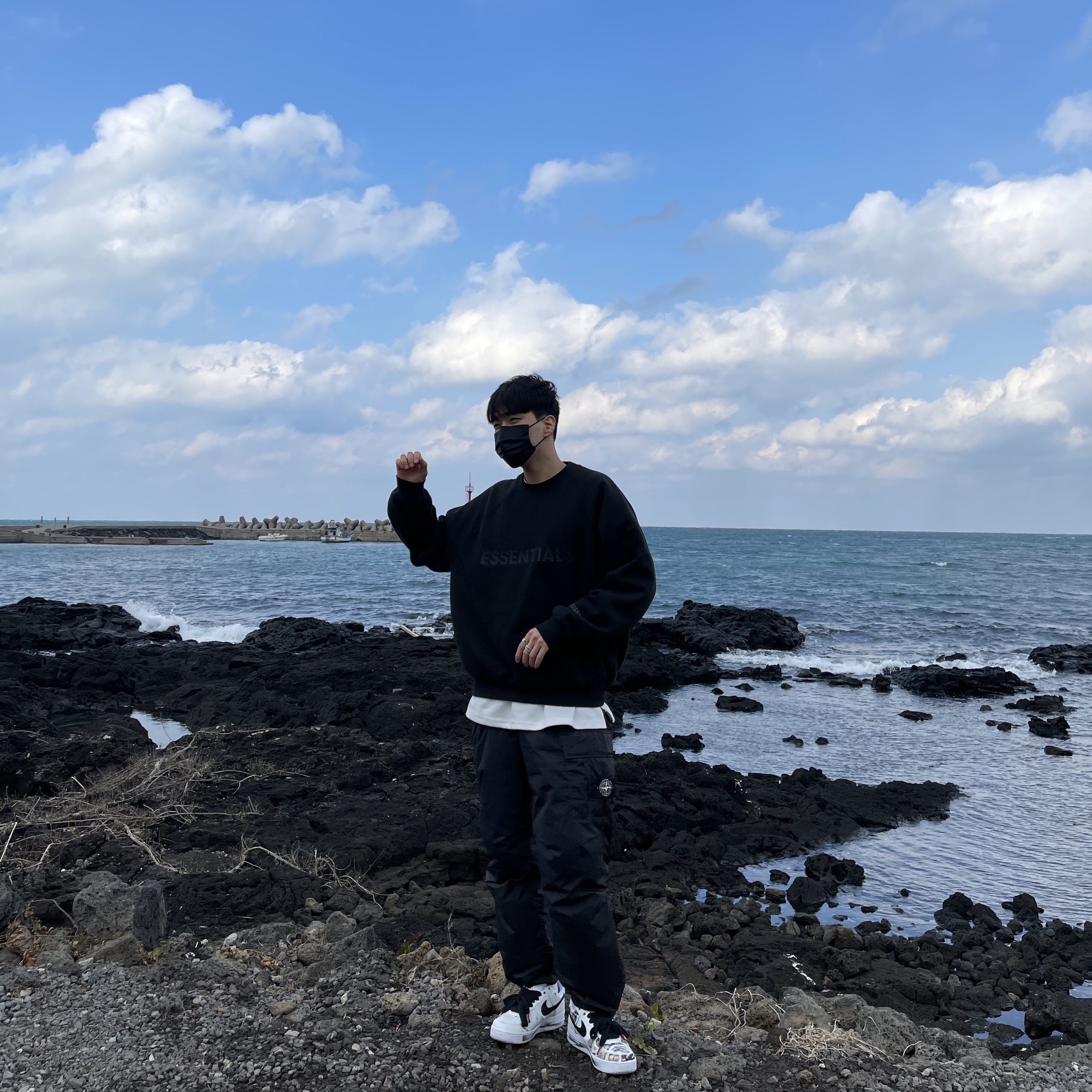Essentials 3D Silicon Applique Crewneck Dark Slate/Black 2020, Supreme x Stone Island Painted Camo Nylon Cargo Pants Black - 20FW 착용 스타일