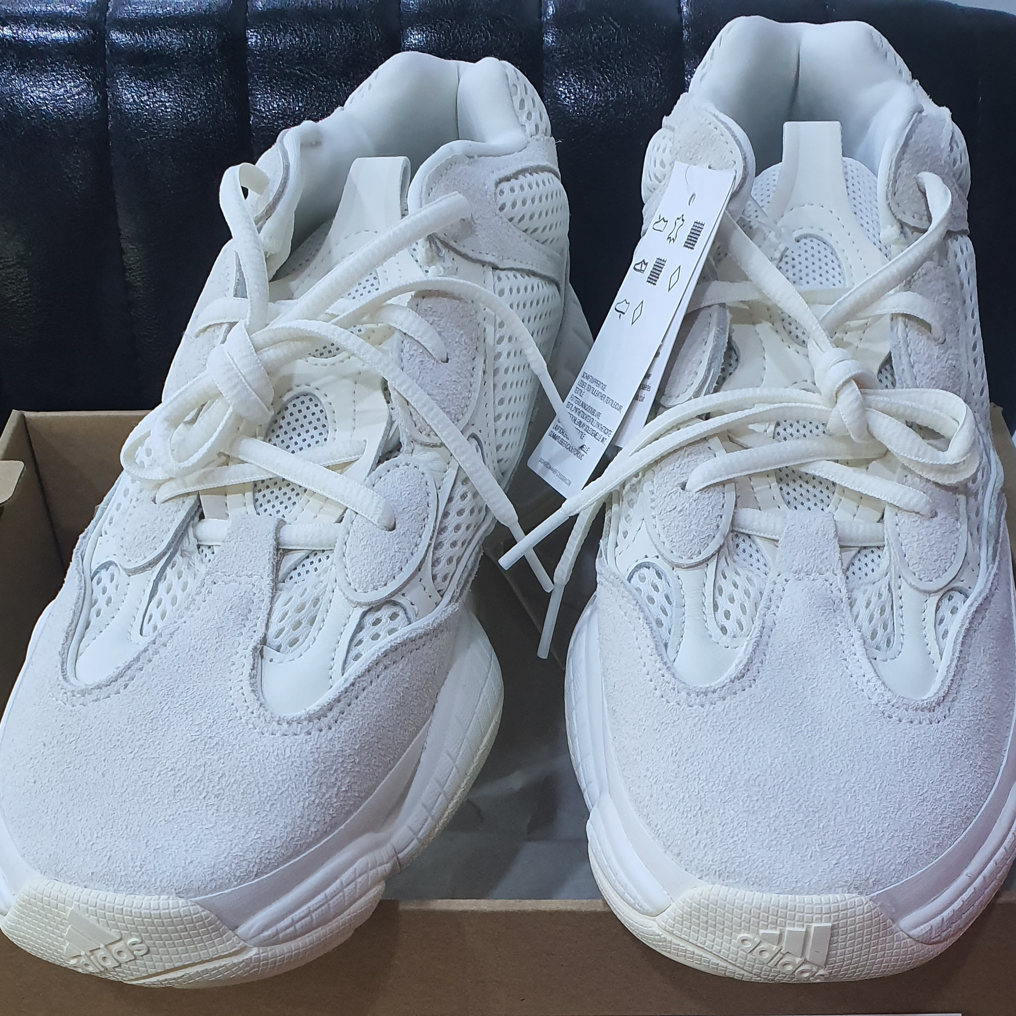 Adidas Yeezy 500 Bone White 착용 스타일