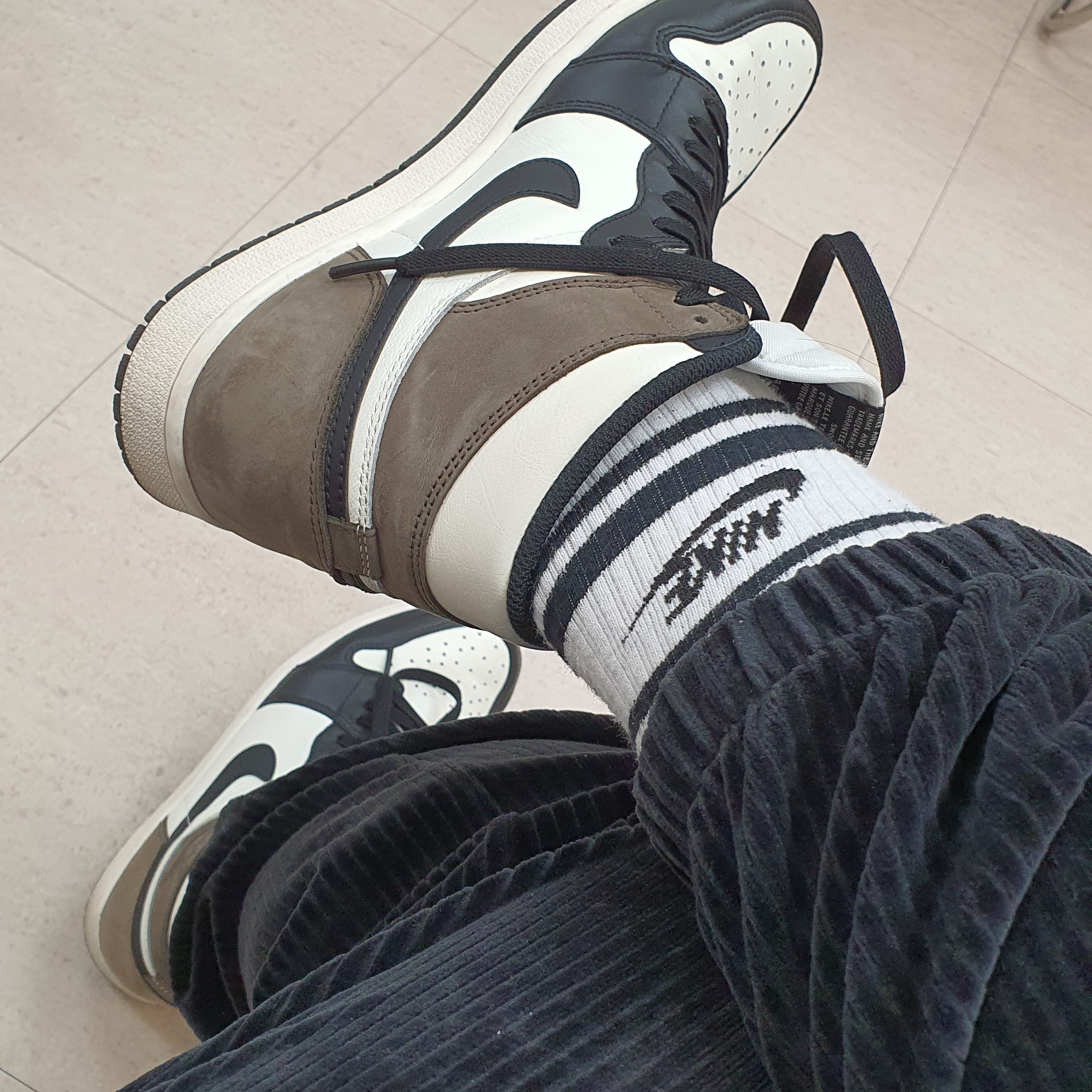 Jordan 1 Retro High OG Black Mocha 착용 스타일