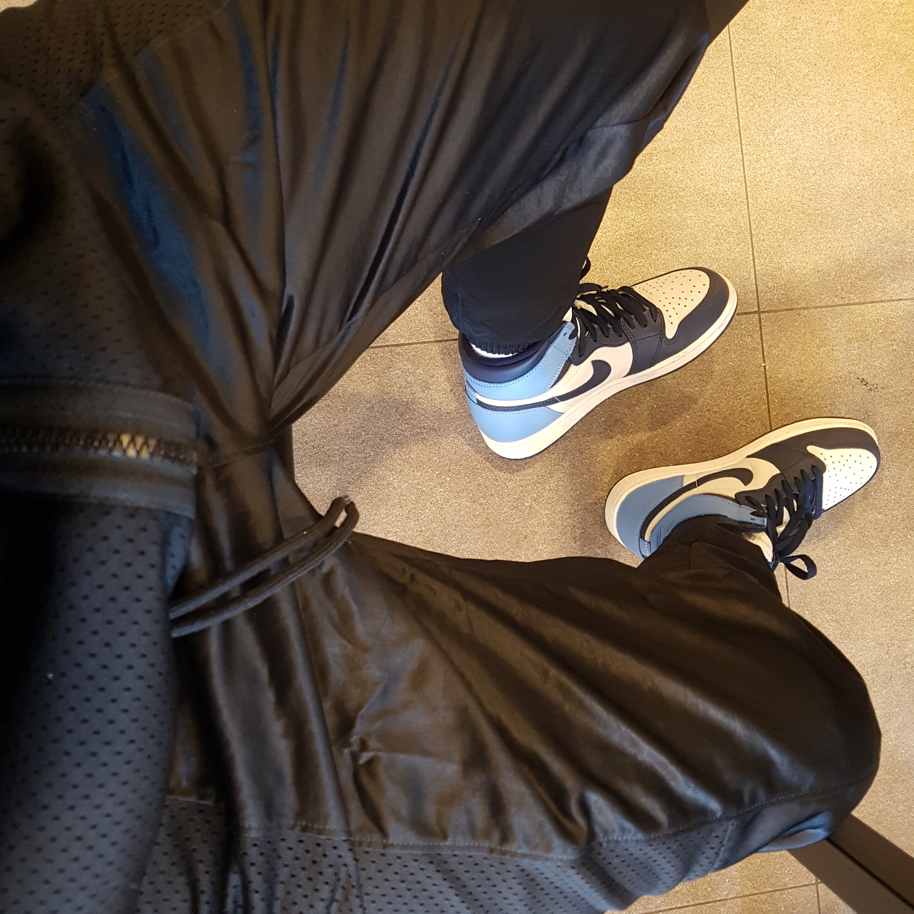 Jordan 1 Retro High Obsidian UNC 착용 스타일