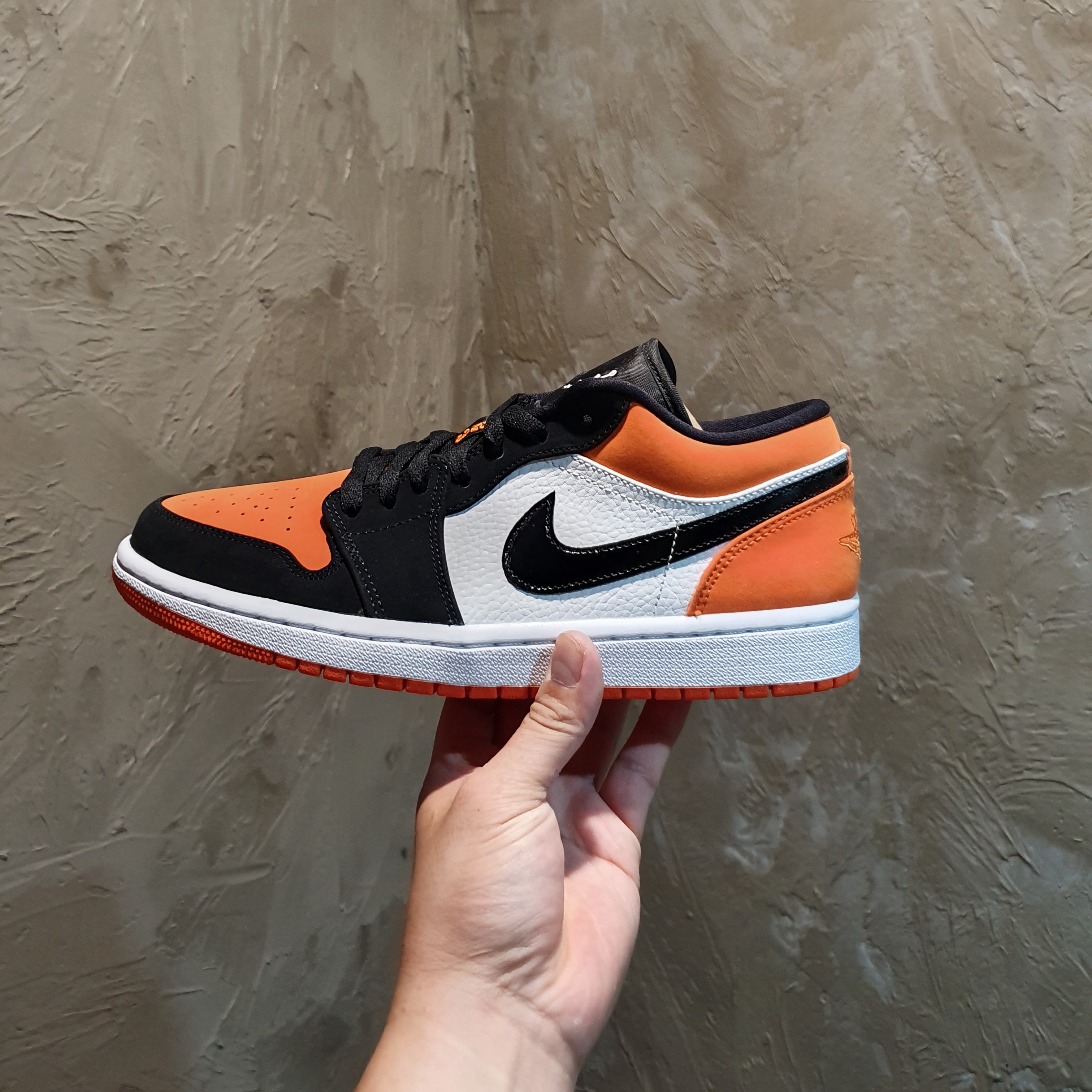 Jordan 1 Low Shattered Backboard 착용 스타일