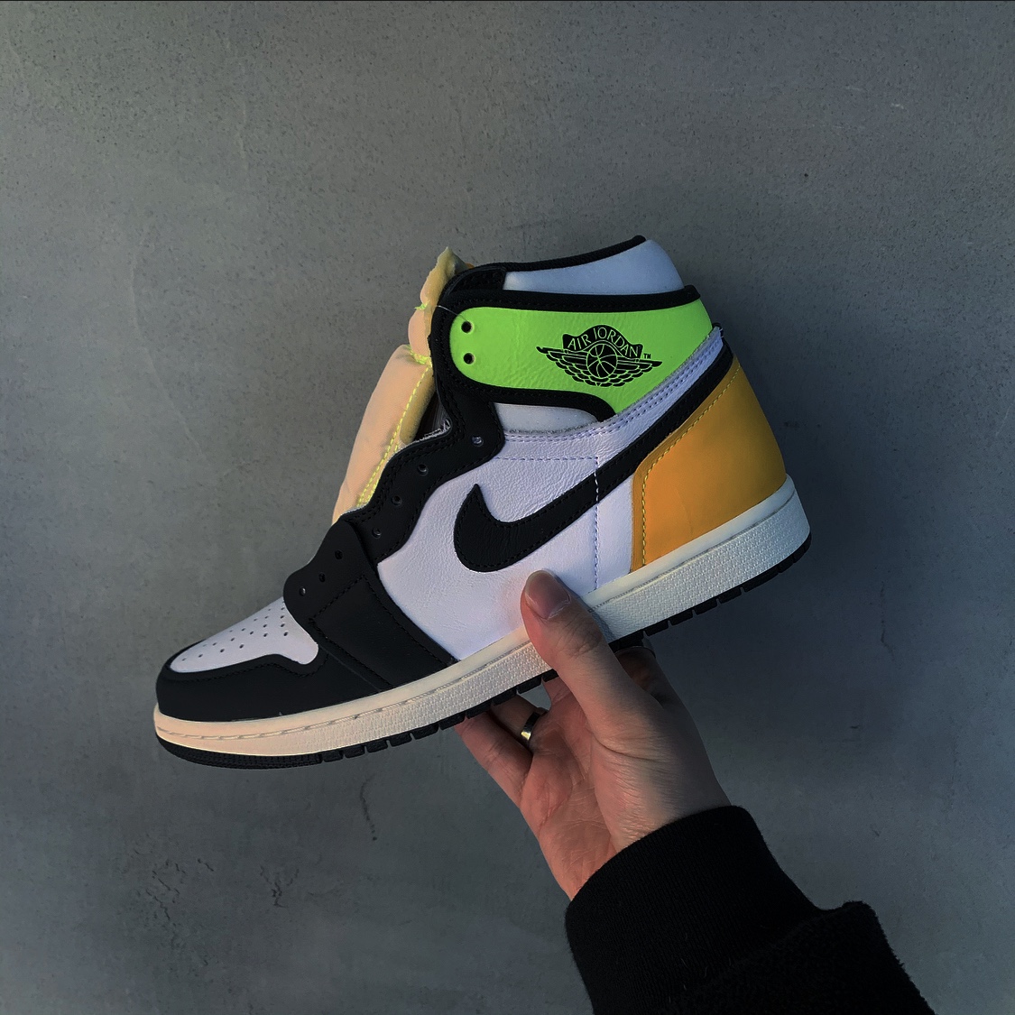 Jordan 1 Retro High OG Volt Gold 착용 스타일