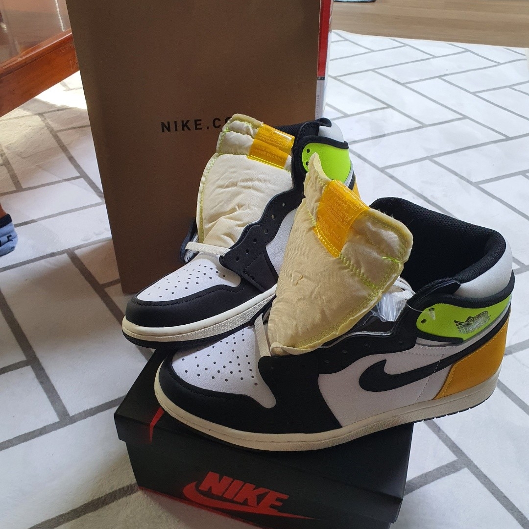 Jordan 1 Retro High OG Volt Gold 착용 스타일