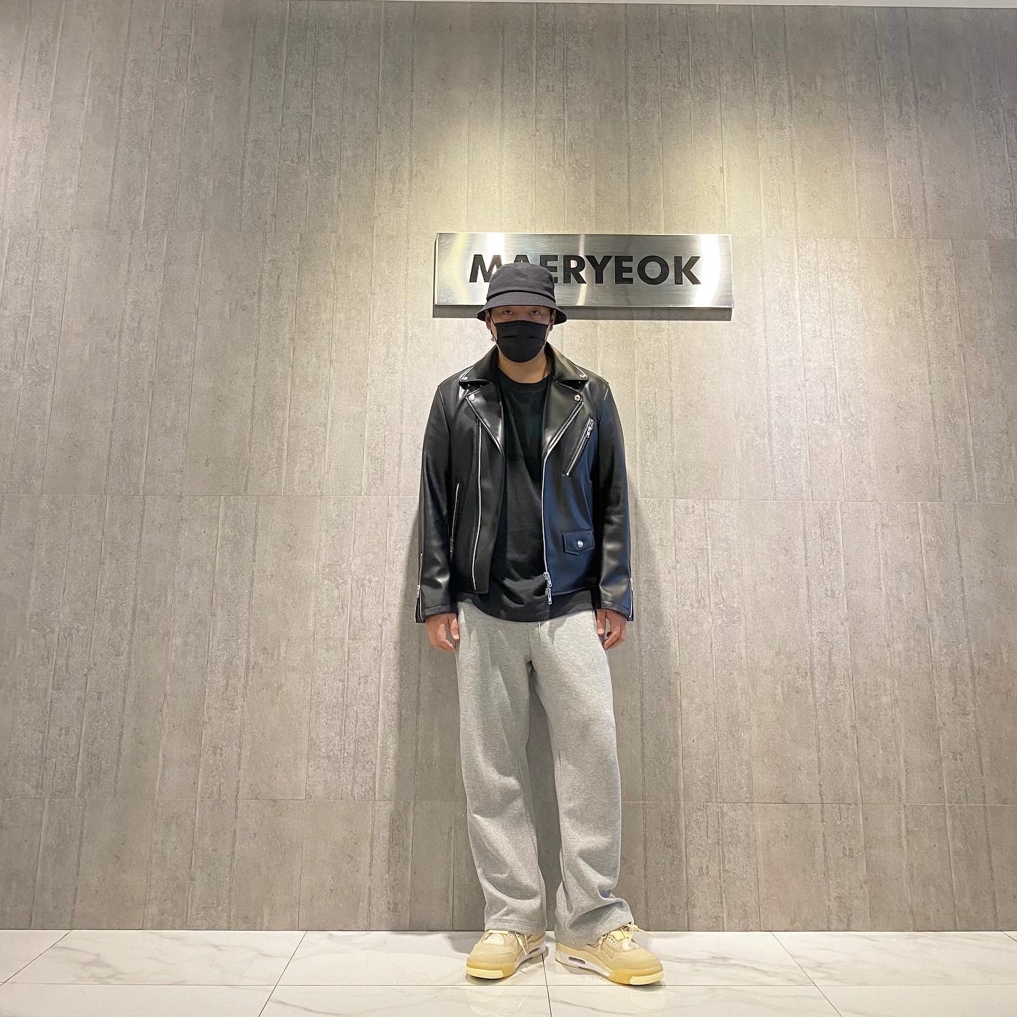 (W) Jordan 4 x Off-White Retro SP Sail 착용 스타일