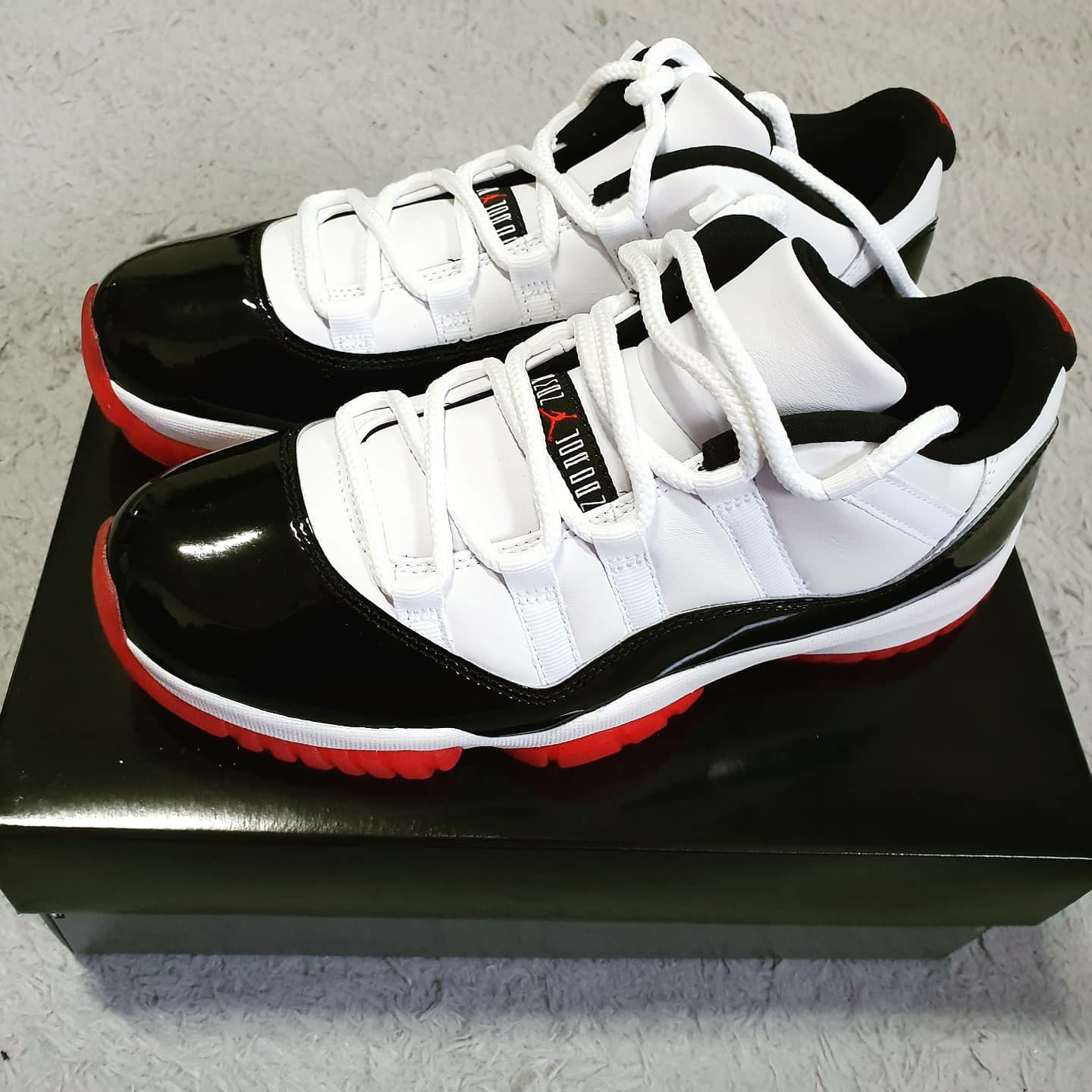 Jordan 11 Retro Low Concord Bred 착용 스타일 - 1