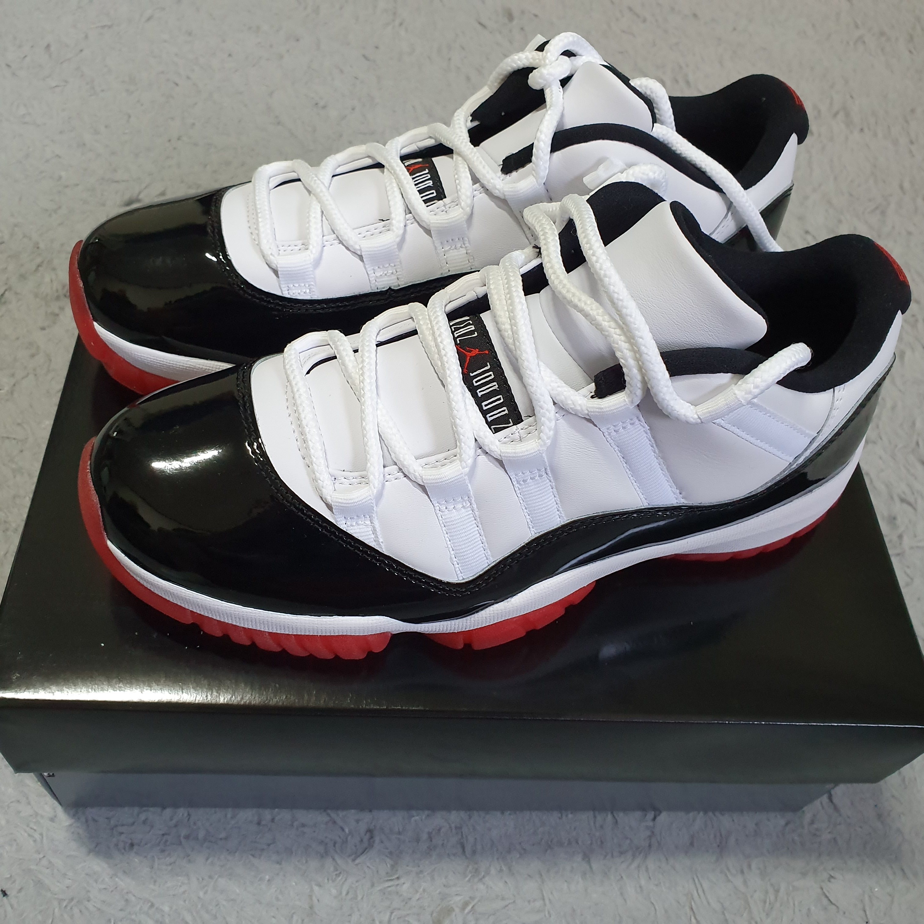 Jordan 11 Retro Low Concord Bred 착용 스타일 - 2
