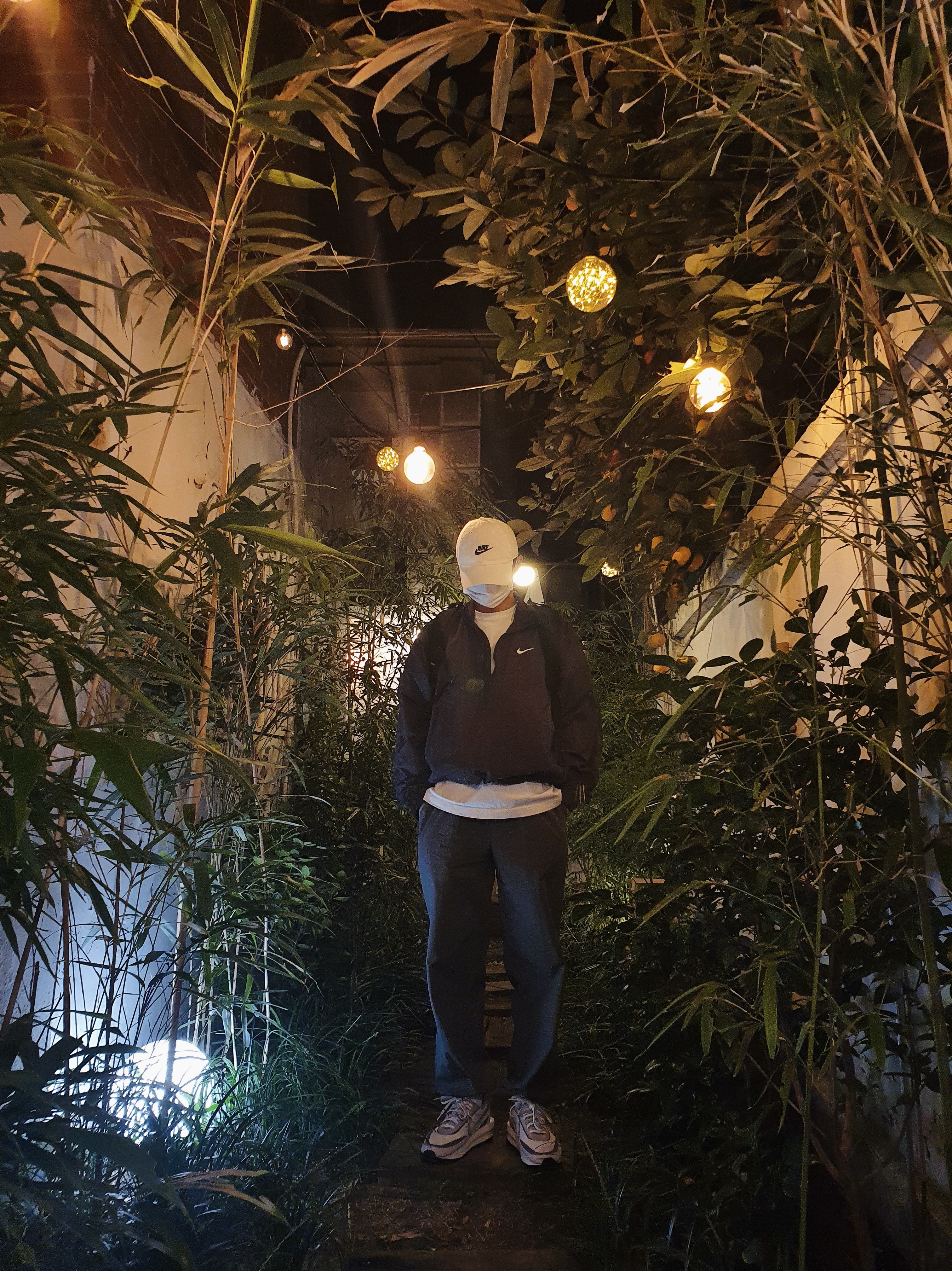 Nike x Stussy Windrunner Jacket Off Noir, Nike x Sacai LDWaffle Summit White 착용 스타일
