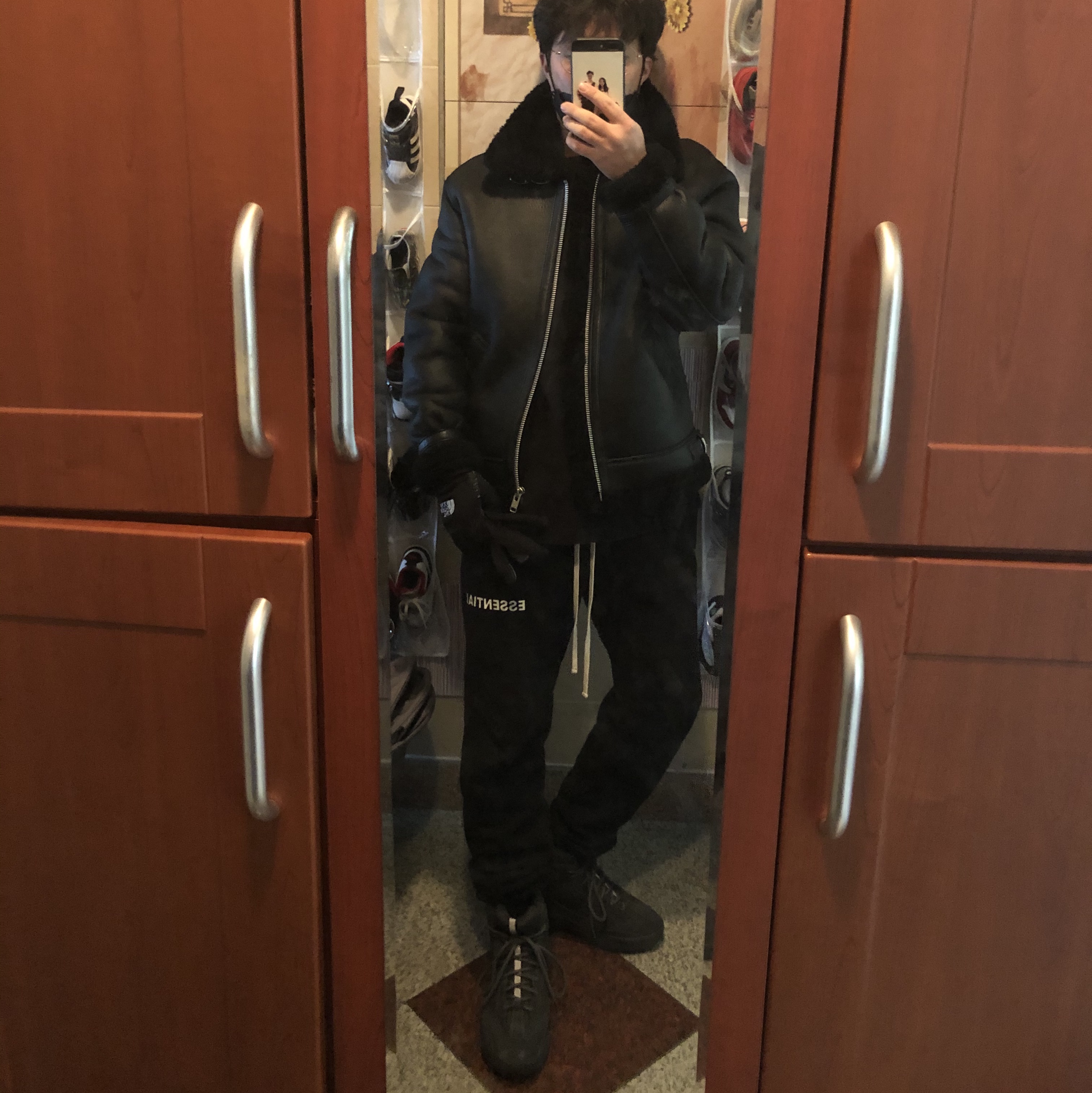 Yeezy Season 6 Desert Boot Graphite, Essentials Sweatpants Dark Slate/Black 2020 착용 스타일 - 2