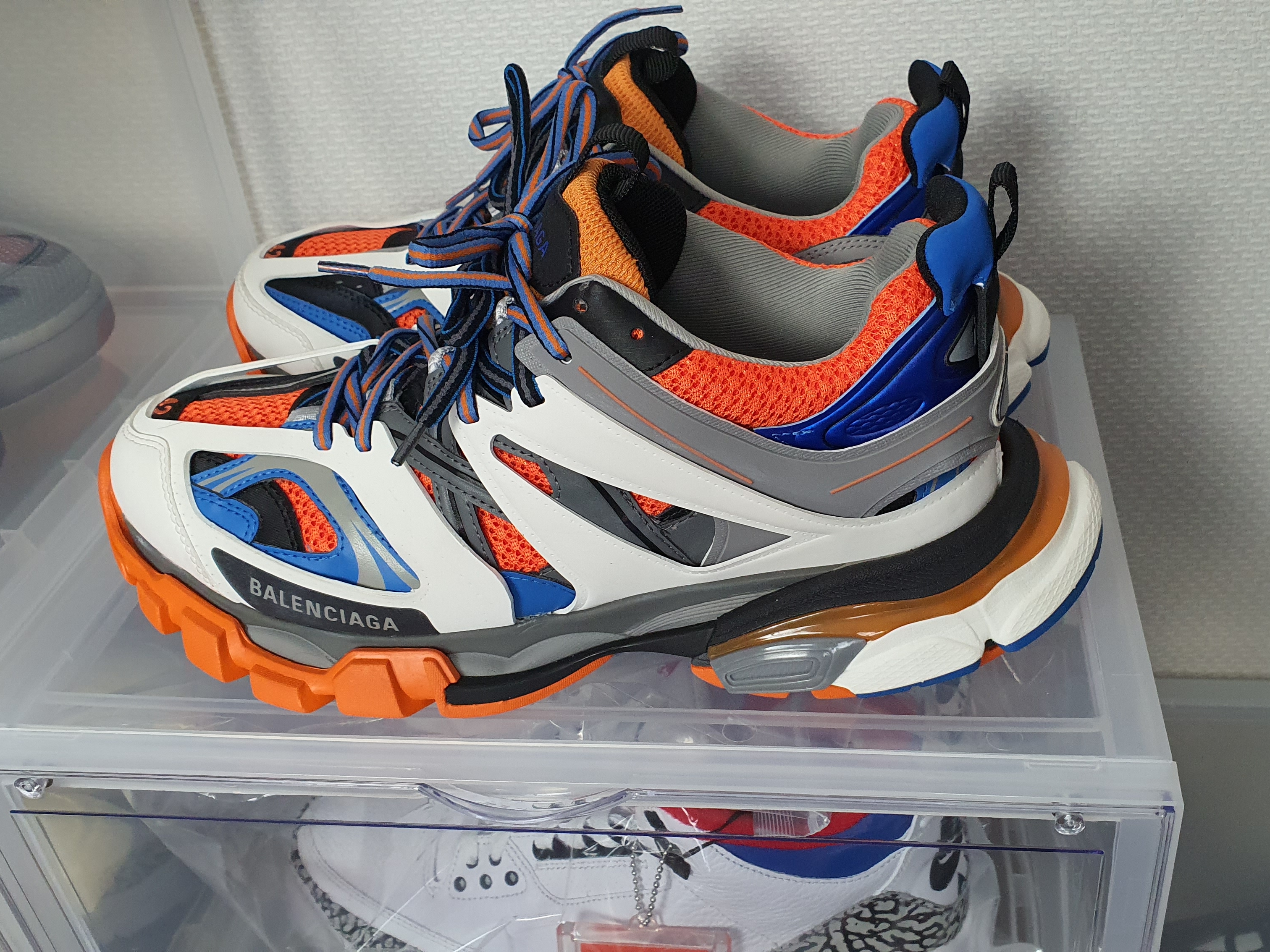 Balenciaga Track Sneakers Orange Grey 착용 스타일 - 2