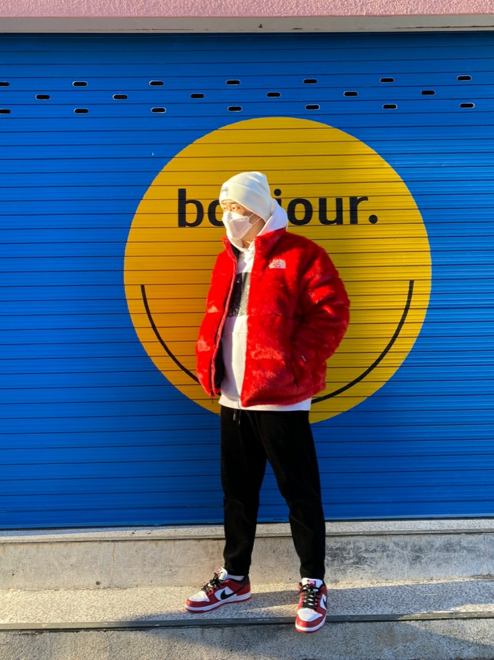 Supreme x The North Face Faux Fur Nuptse Jacket Red - 20FW, Jordan x Union Flying High Hooded Sweatshirt White 착용 스타일 - 1