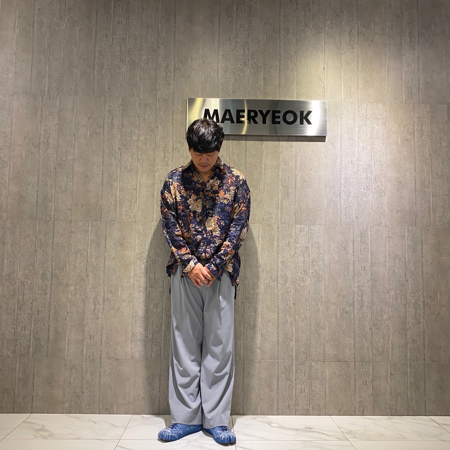 Maison Margiela Replica Paint Drop Sneakers Black 착용 스타일