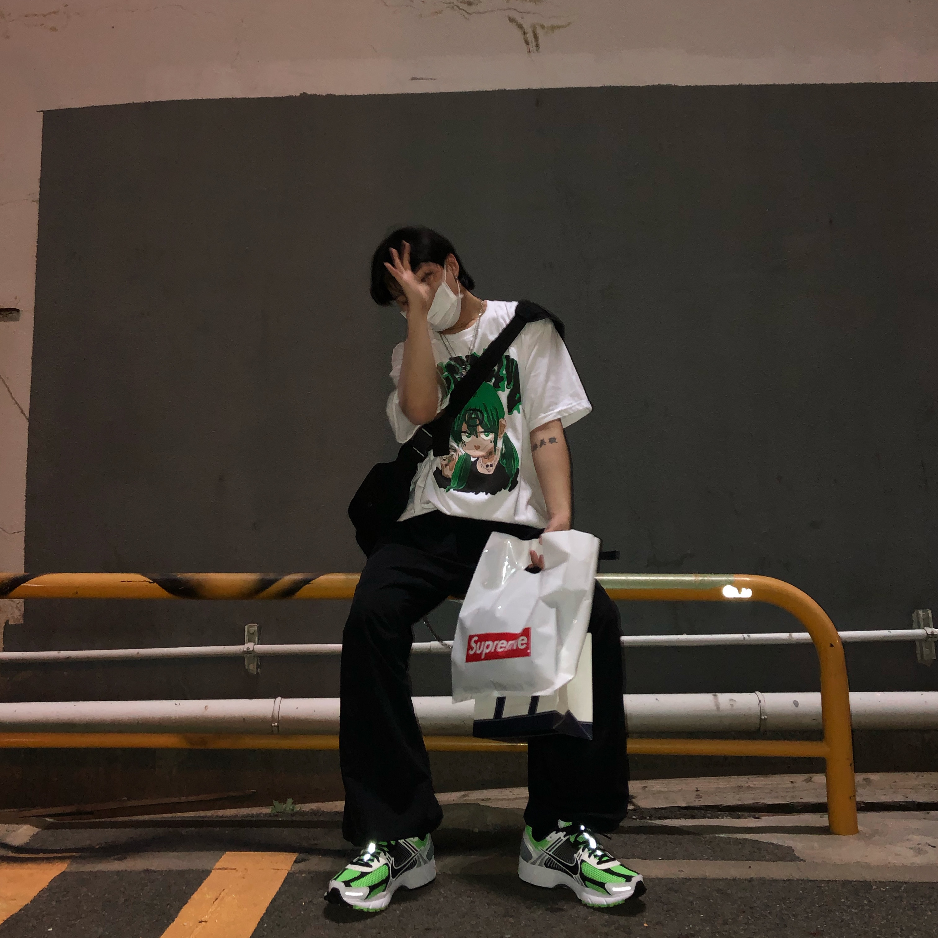 Nike Zoom Vomero 5 Electric Green Black 착용 스타일