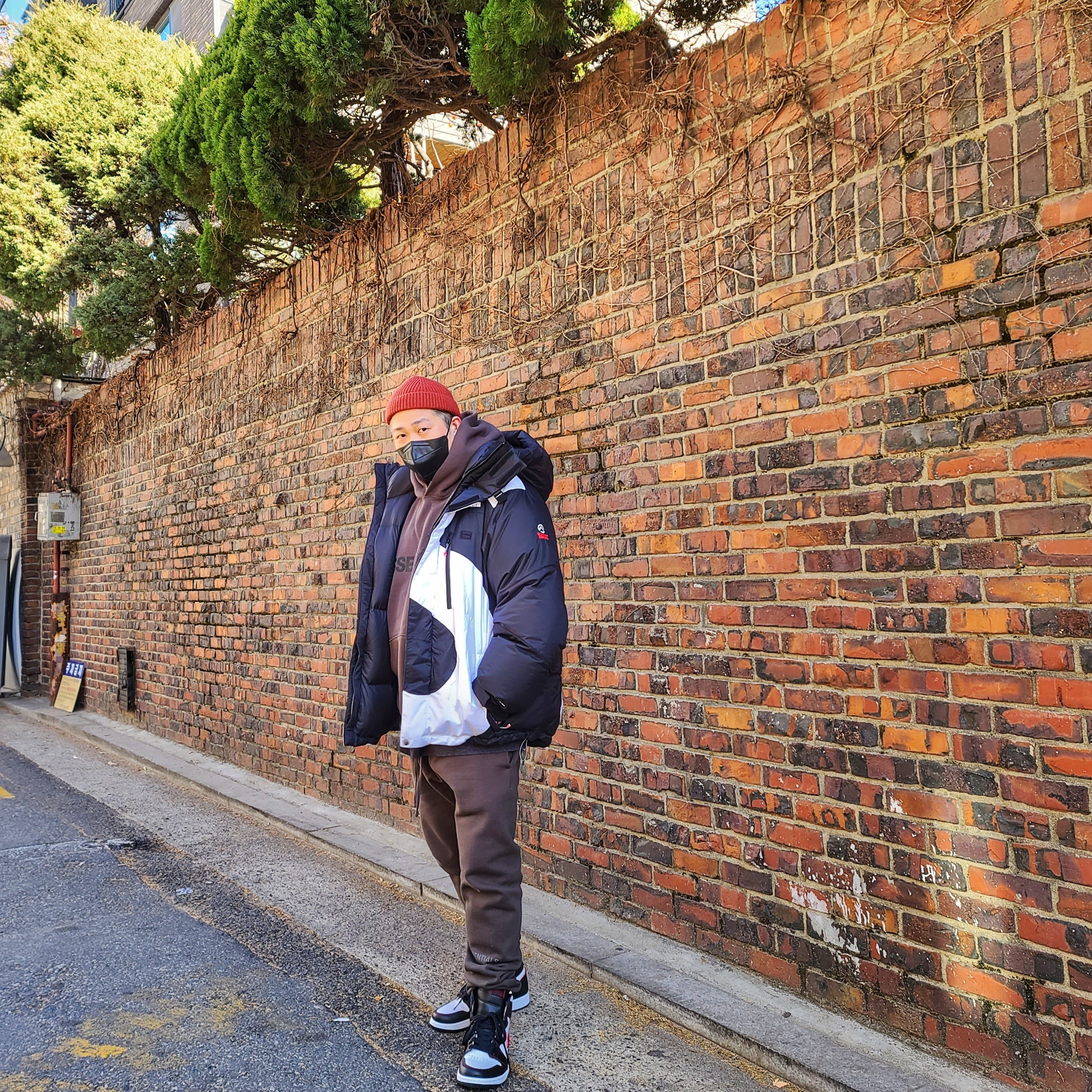 Jordan 1 Retro High Defiant White Black Gym Red, Supreme x The North Face S Logo Summit Series Himalayan Parka Black - 20FW 착용 스타일 - 1