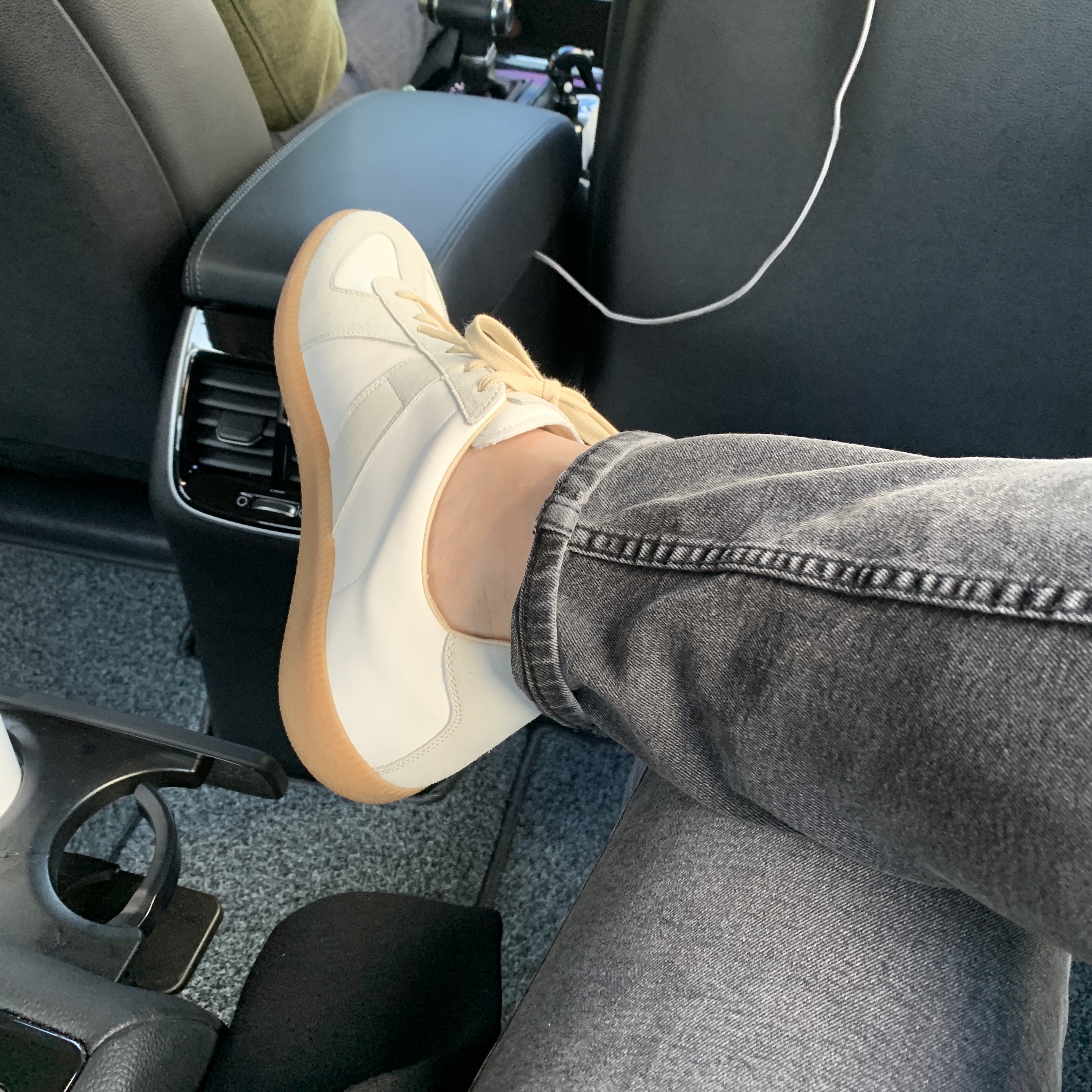 Maison Margiela Calfskin Replica Sneakers 착용 스타일
