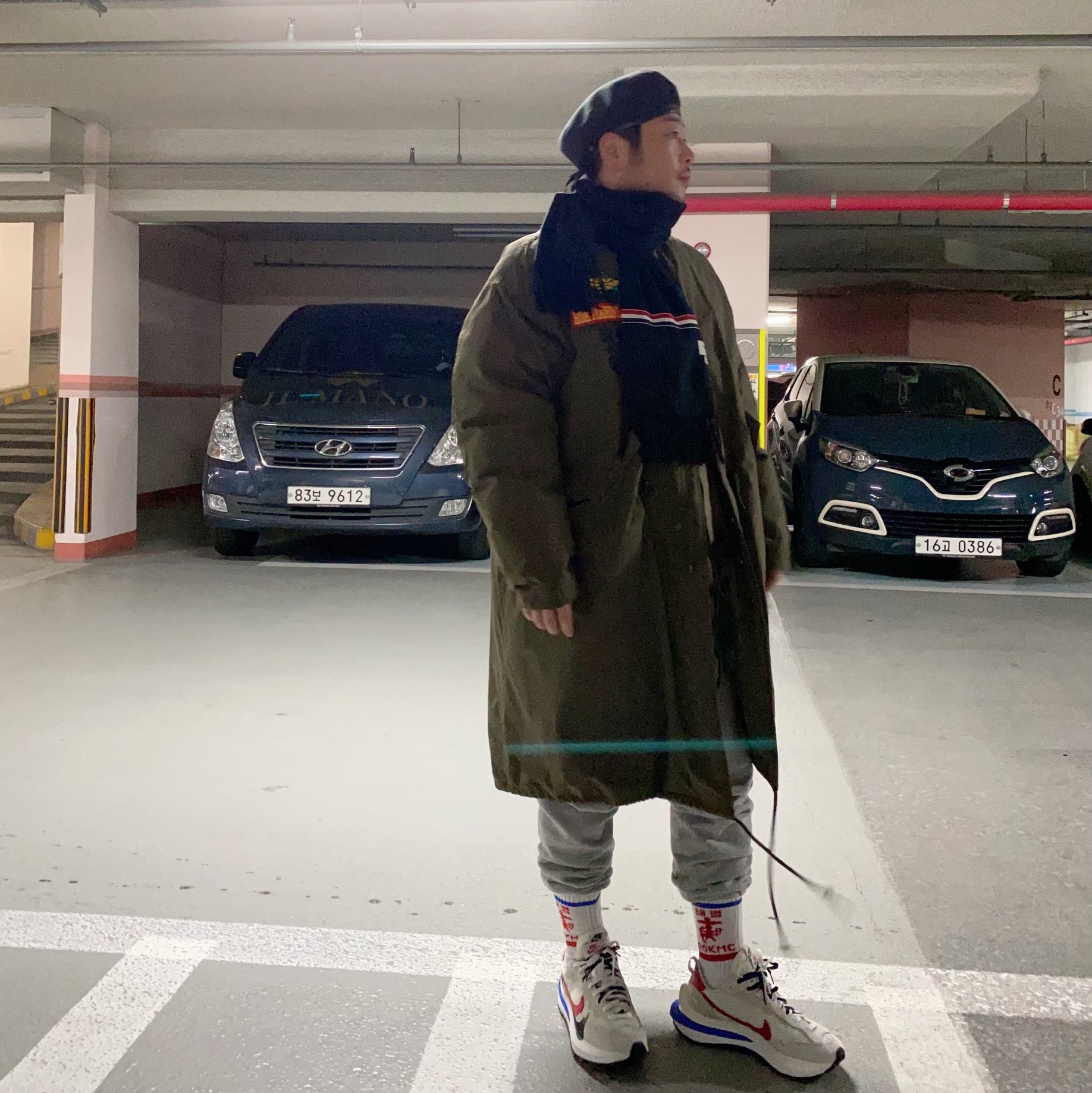 Nike x Sacai VaporWaffle Royal Fuchsia 착용 스타일 - 2