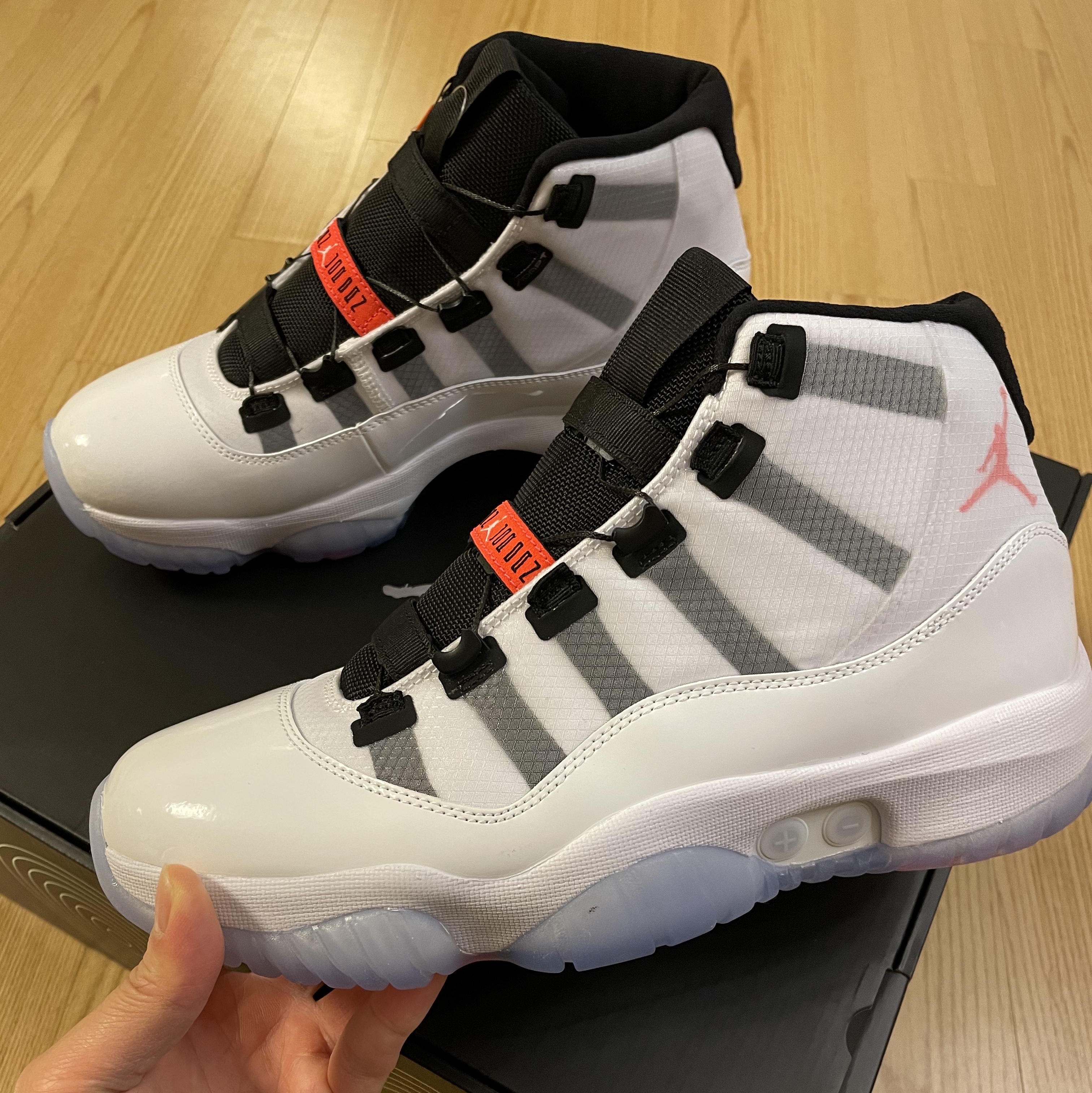 Jordan 11 Adapt (KR Charger) 착용 스타일 - 1