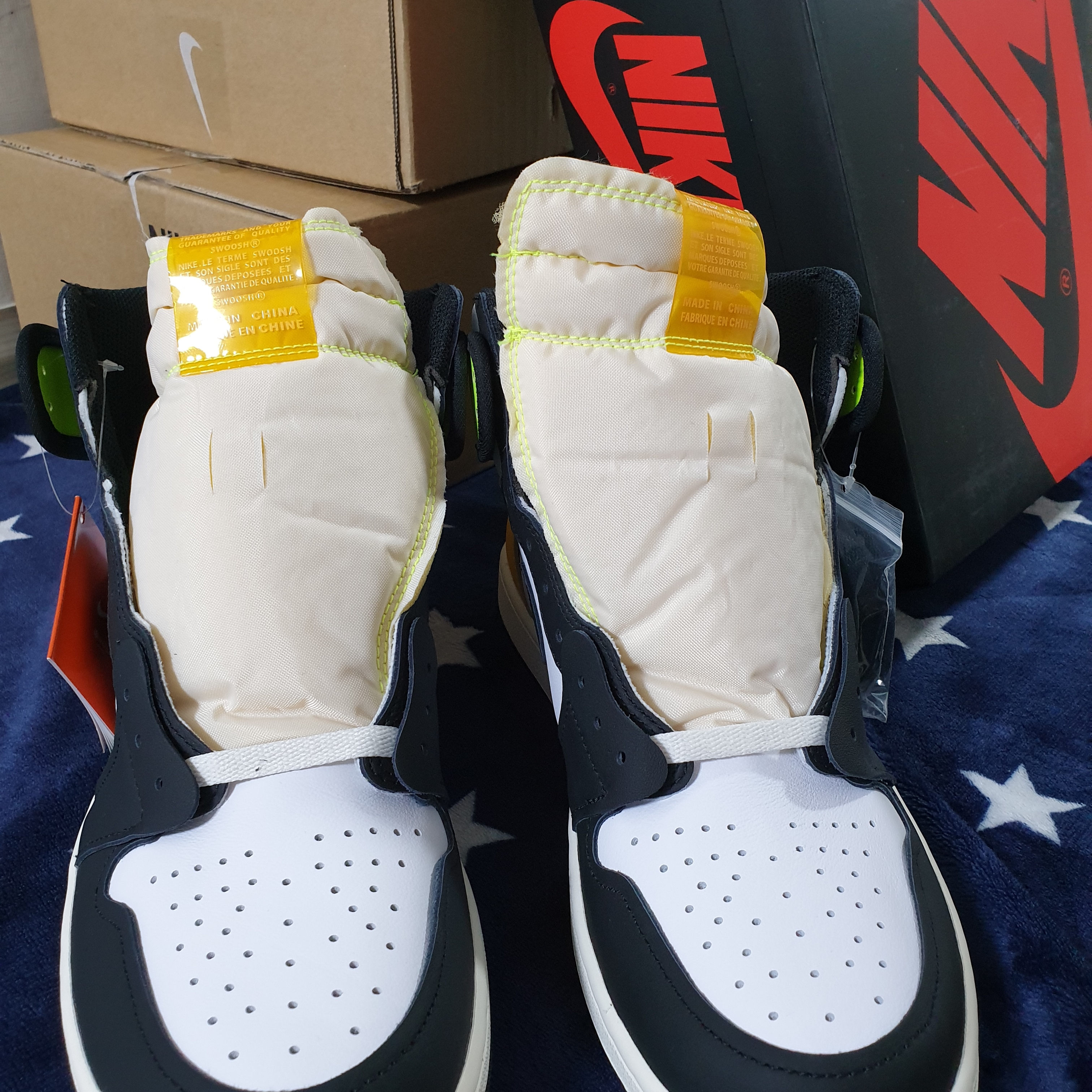 Jordan 1 Retro High OG Volt Gold 착용 스타일 - 5