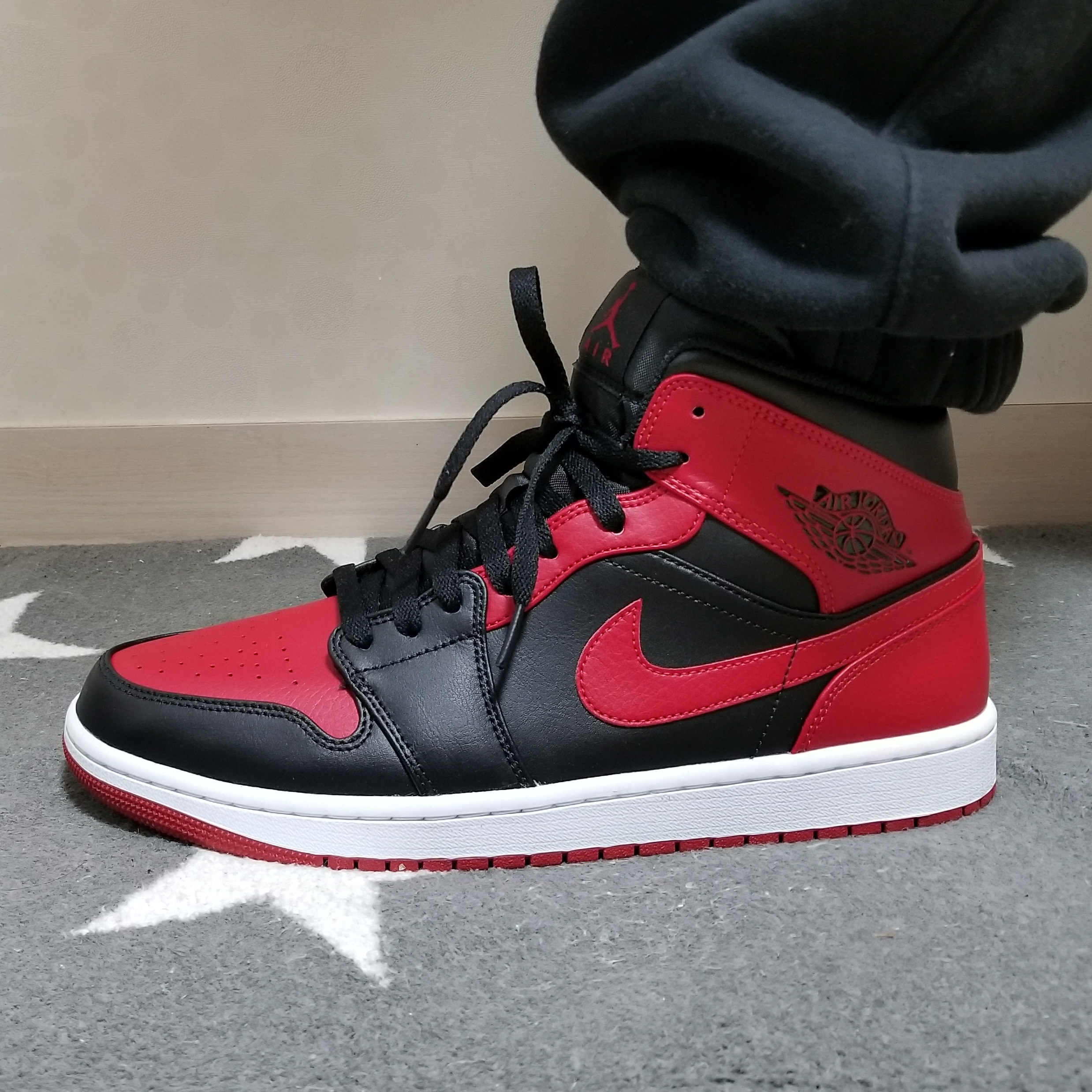 Jordan 1 Mid Bred Banned 2020 착용 스타일 - 1