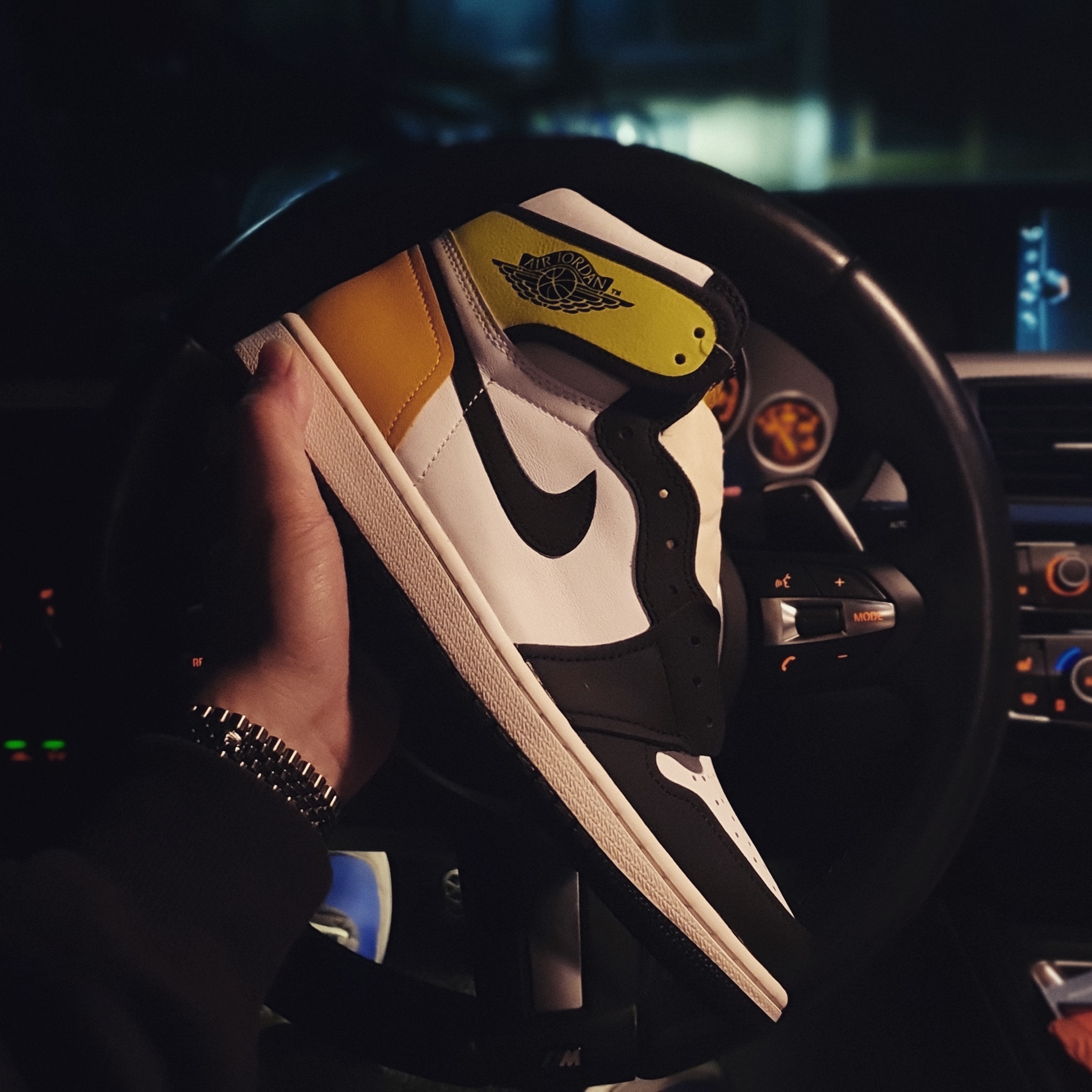 Jordan 1 Retro High OG Volt Gold 착용 스타일