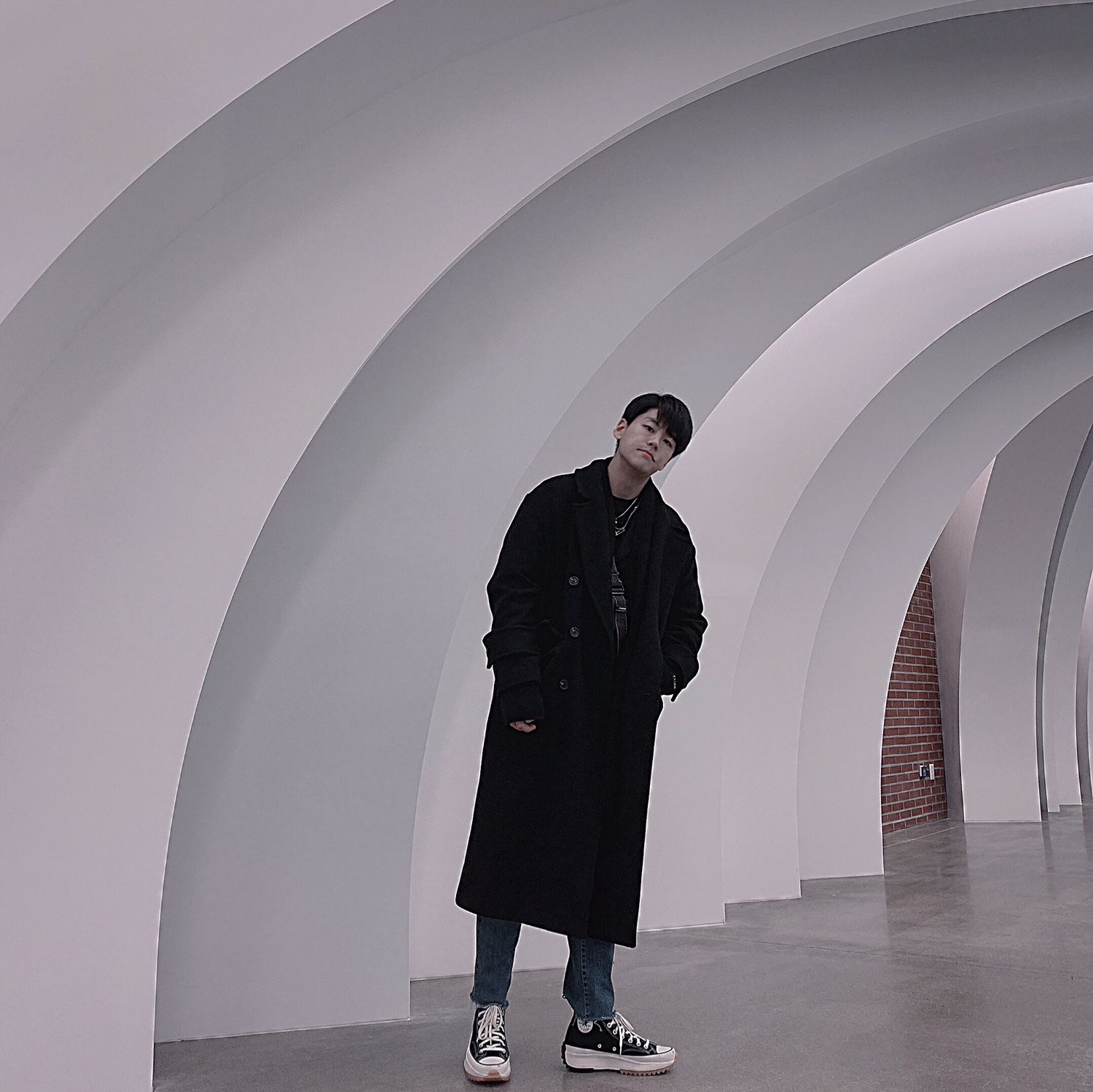 Converse x JW Anderson Run Star Hike Hi Black 착용 스타일