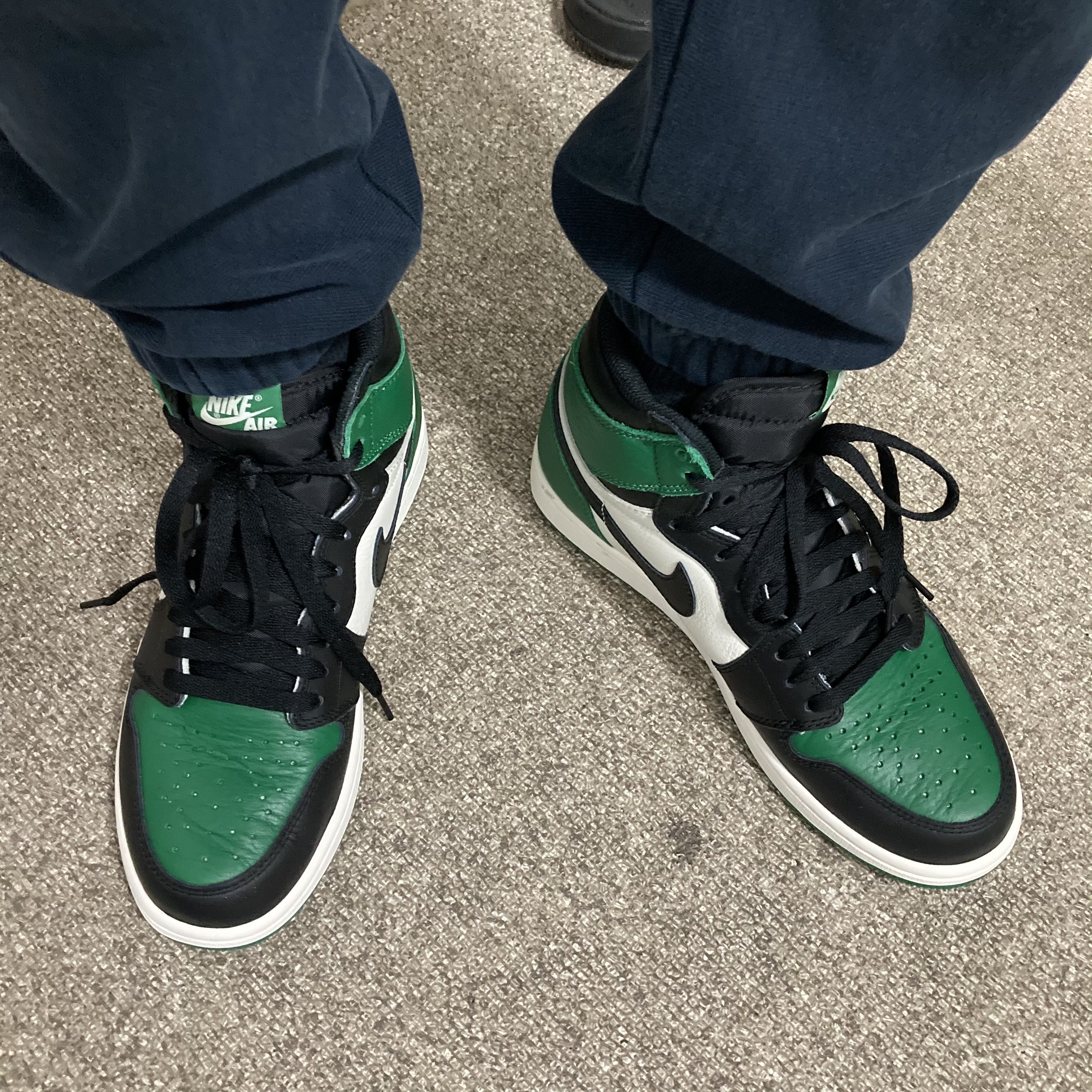 Jordan 1 Retro High OG Pine Green 착용 스타일 - 2