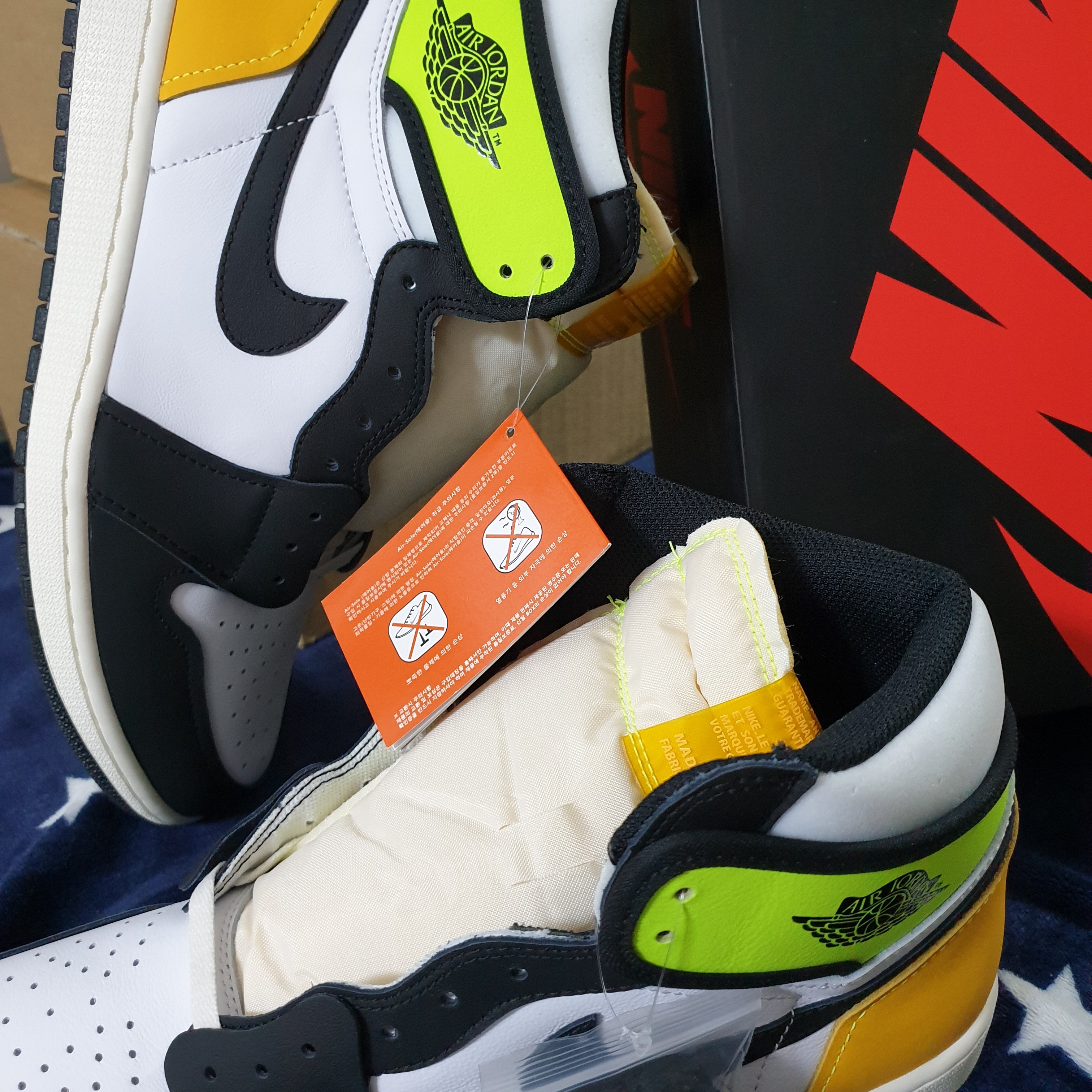 Jordan 1 Retro High OG Volt Gold 착용 스타일 - 1
