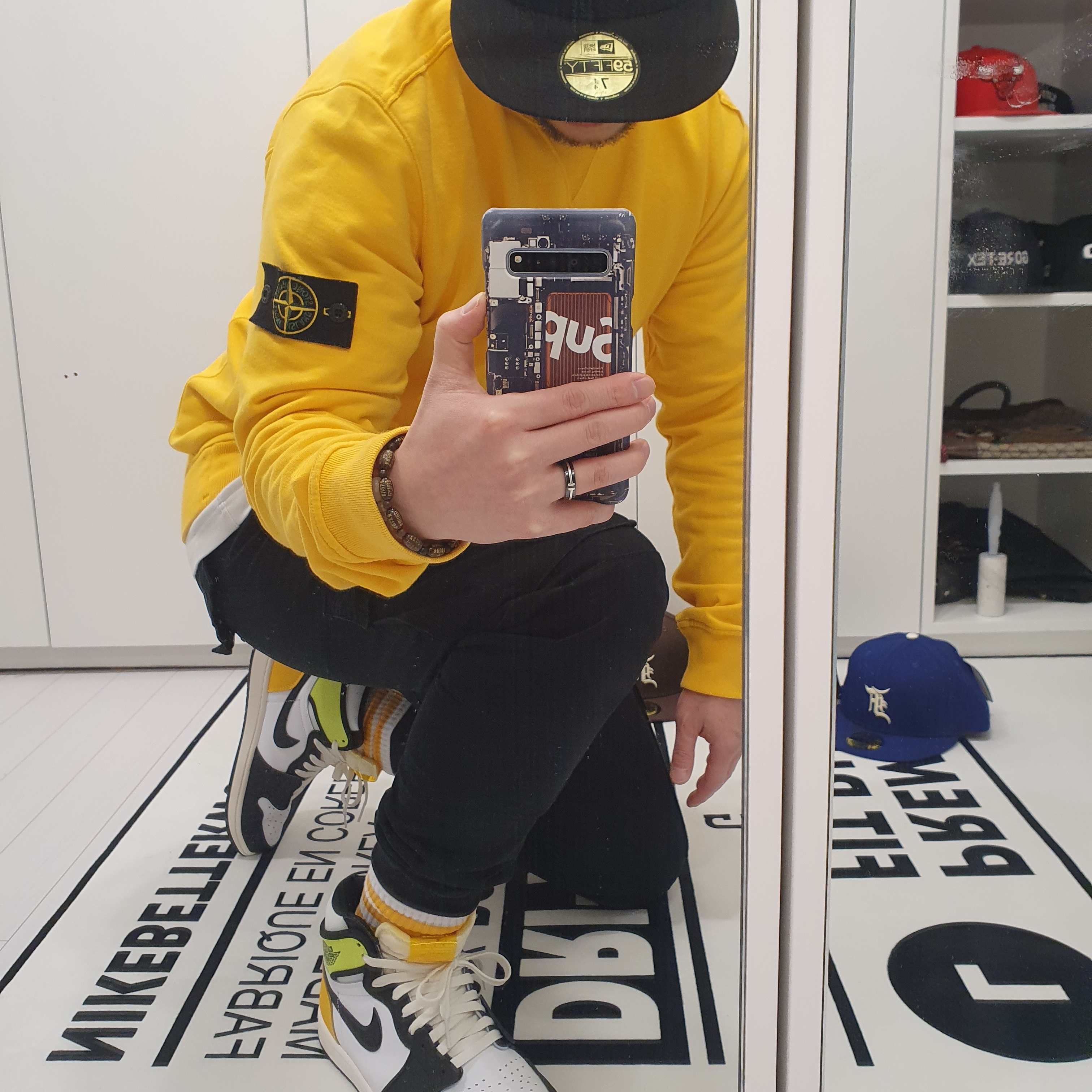 Jordan 1 Retro High OG Volt Gold 착용 스타일