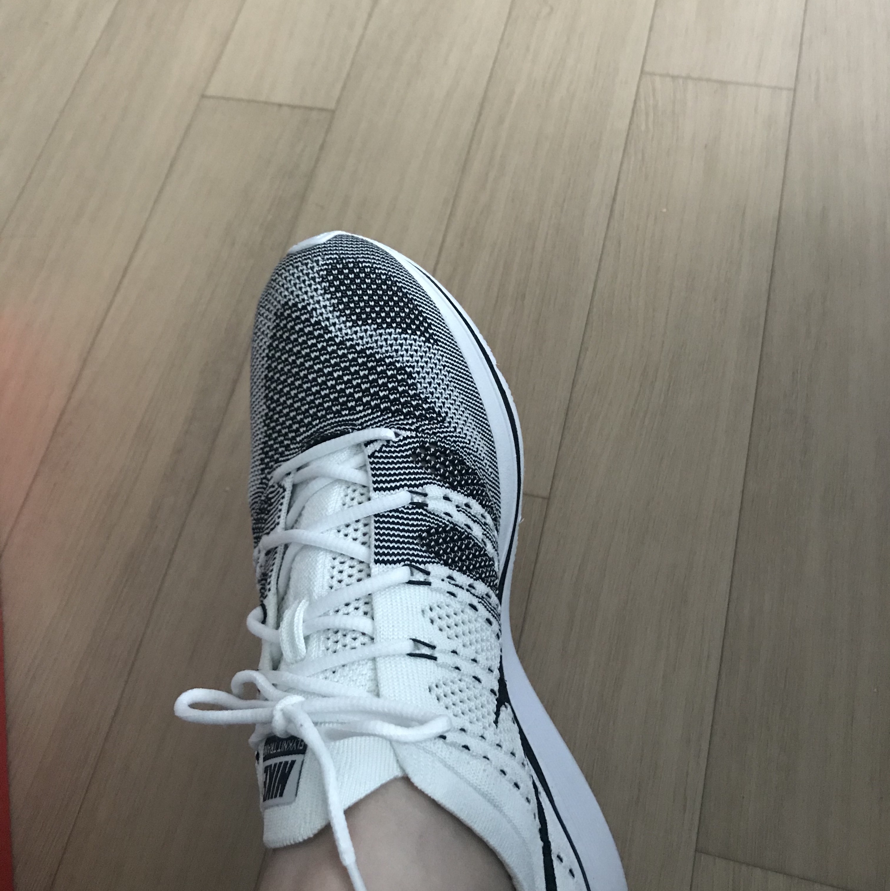 Nike Flyknit Trainer White Black 2017 착용 스타일 - 2