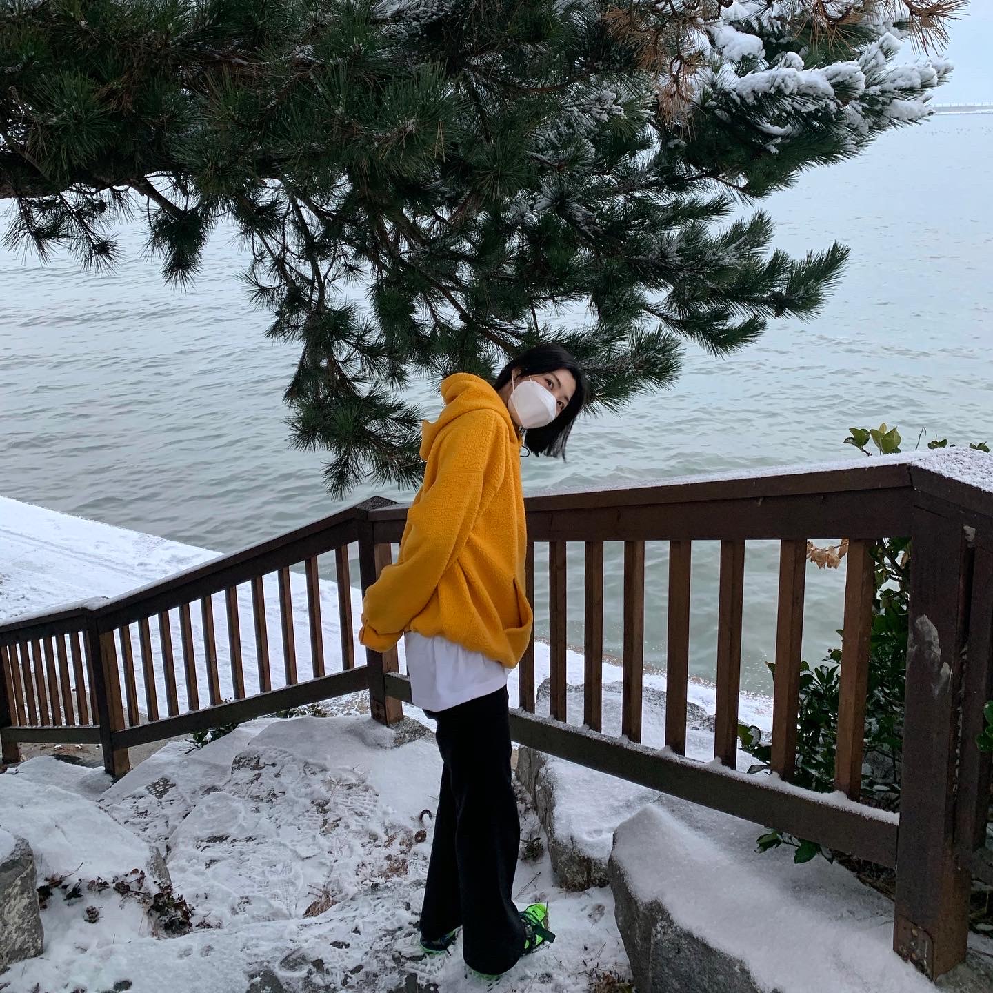 (W) Nike x Off-White Zoom Terra Kiger 5 Electric Green, IAB Studio x LMC Boa Fleece Hoodie Yellow 착용 스타일 - 2