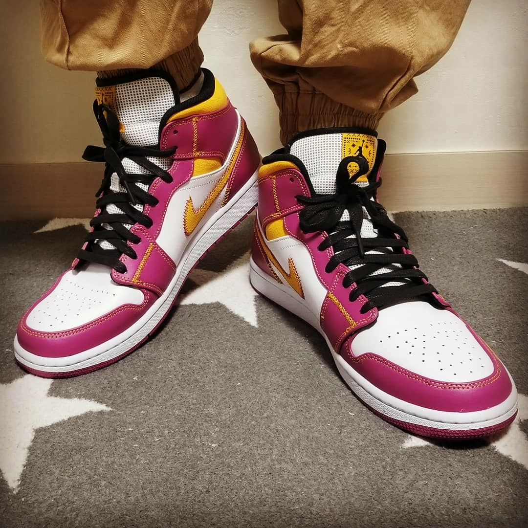 Jordan 1 Mid DOD Familia 착용 스타일 - 3