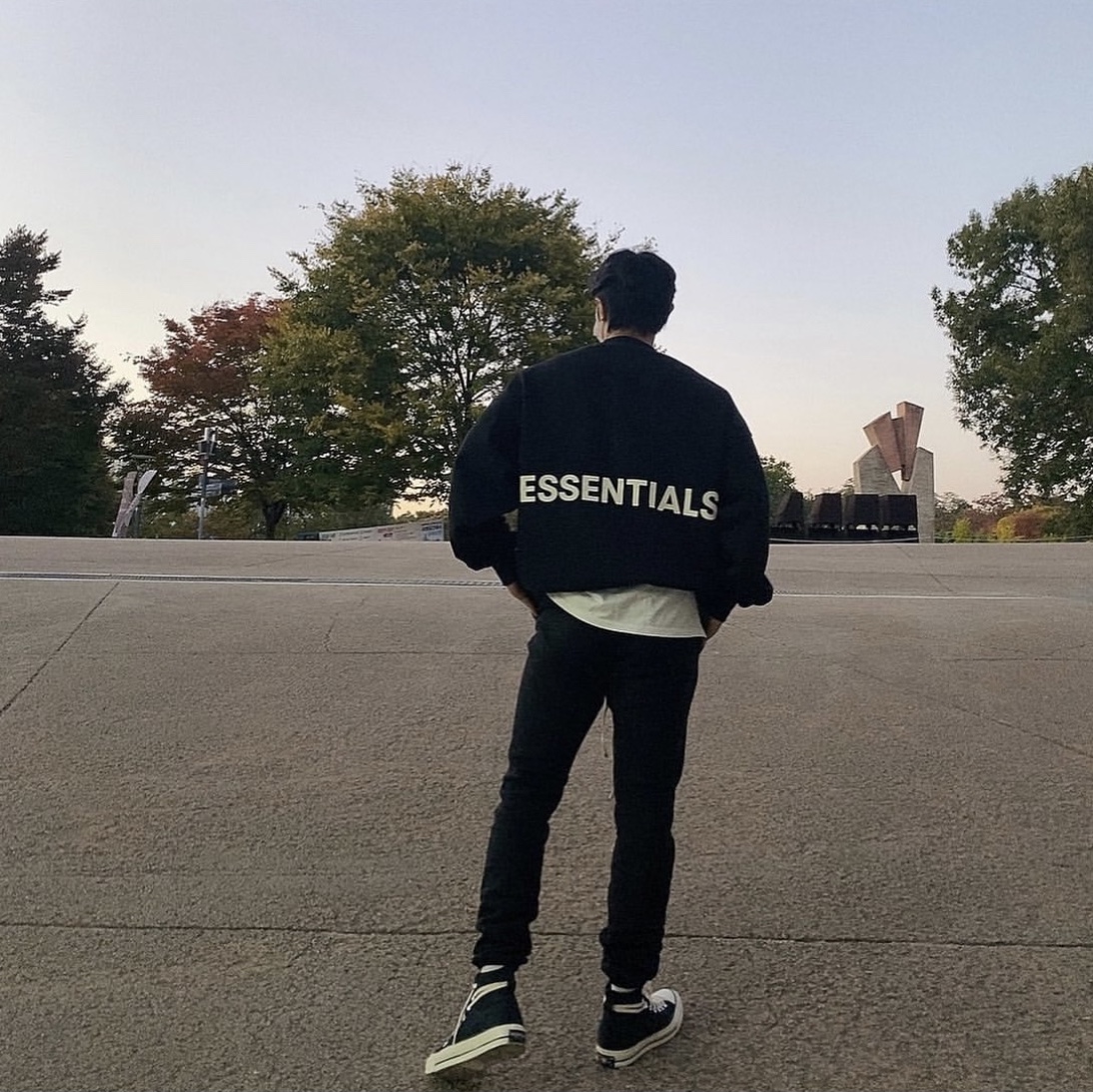 Converse x Fear of God Essentials Chuck 70 Hi Natural 2020, Essentials Sweatpants Dark Slate/Black 2020 착용 스타일 - 1