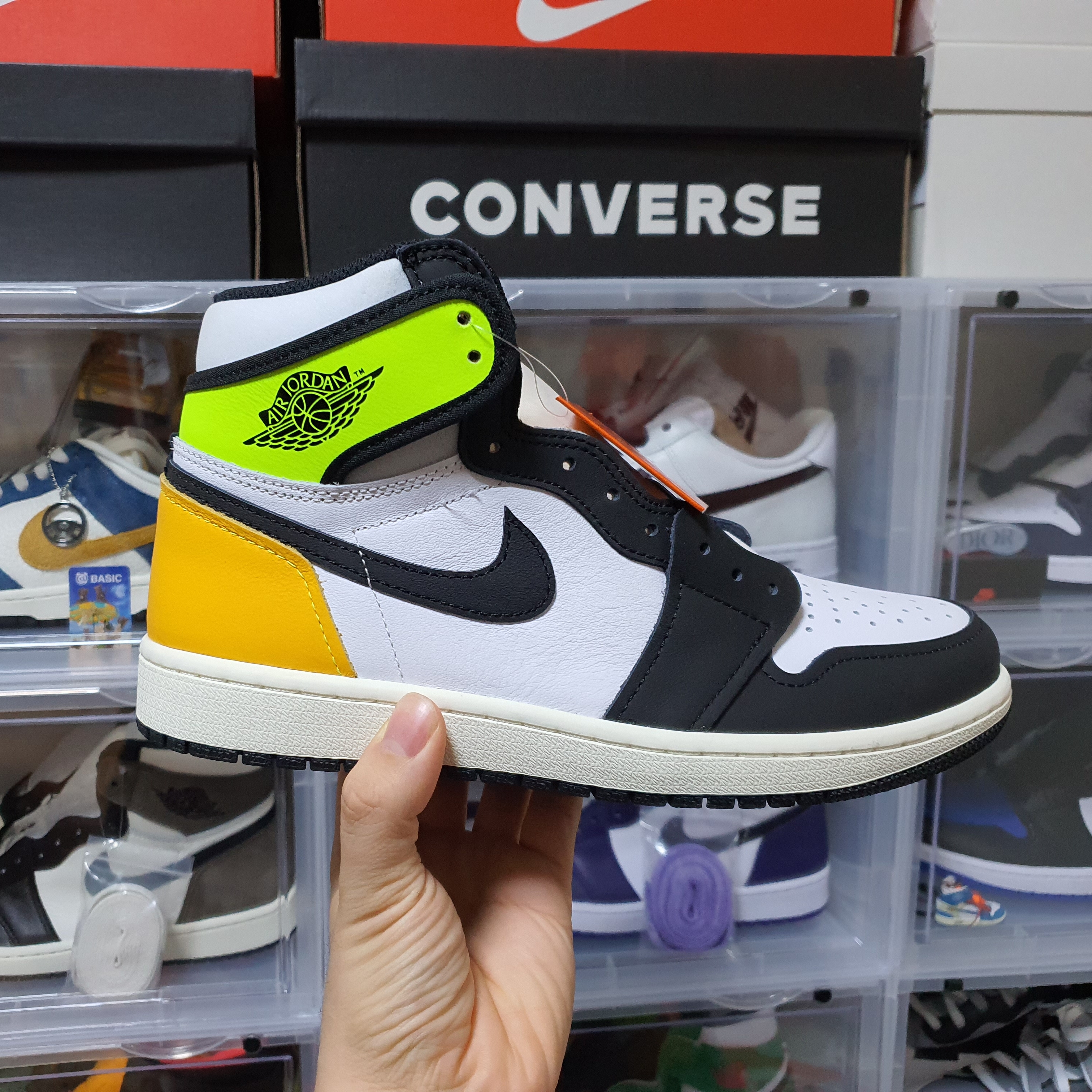 Jordan 1 Retro High OG Bloodline, Jordan 1 Retro High OG Volt Gold 착용 스타일 - 4