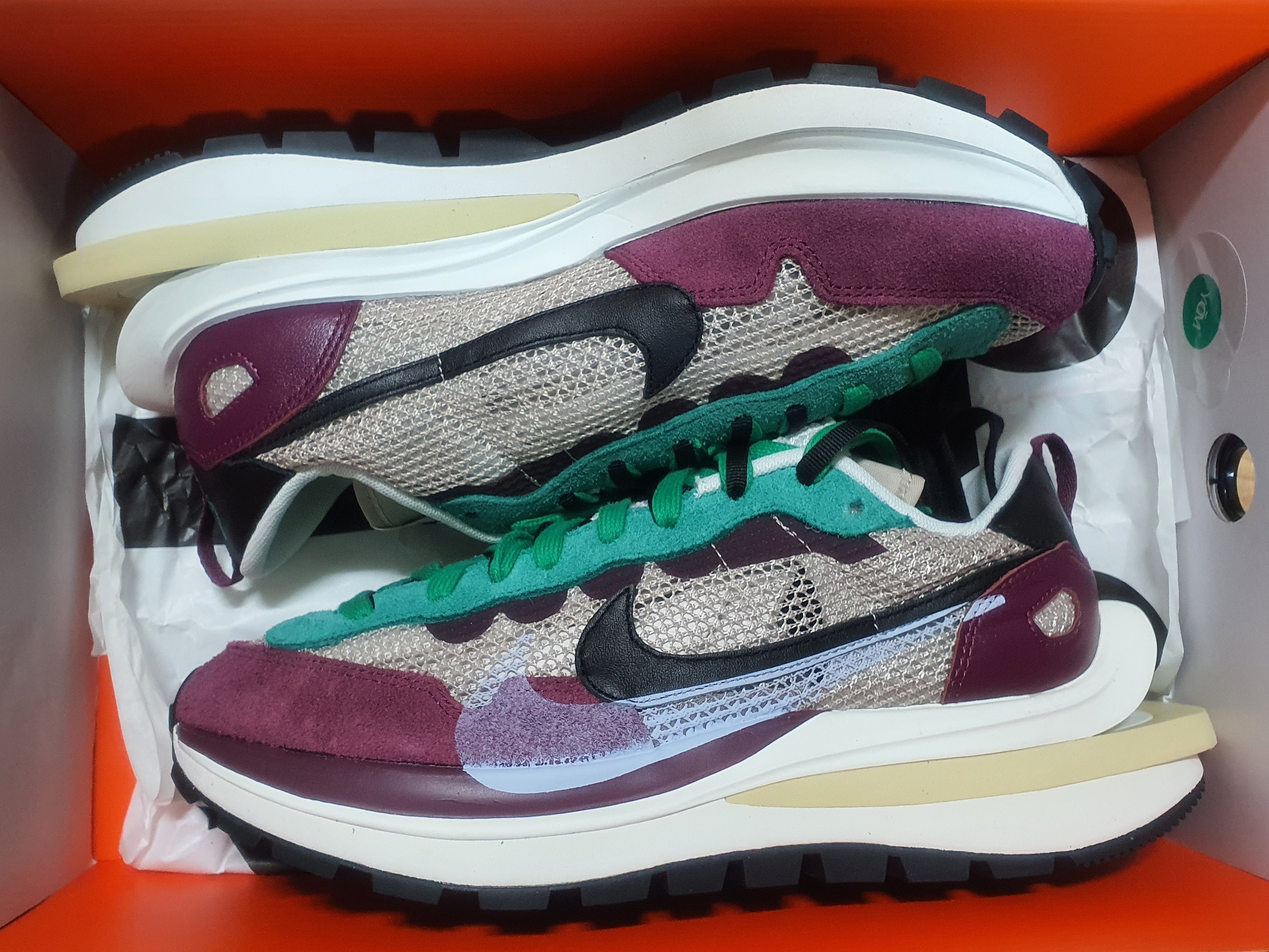 Nike x Sacai VaporWaffle String & Black Villain Red 착용 스타일
