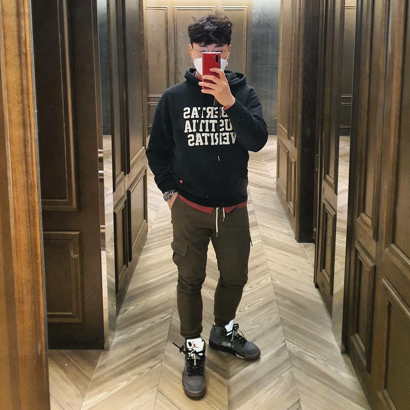 Jordan 5 x Off-White Retro SP Black Muslin 착용 스타일 - 1