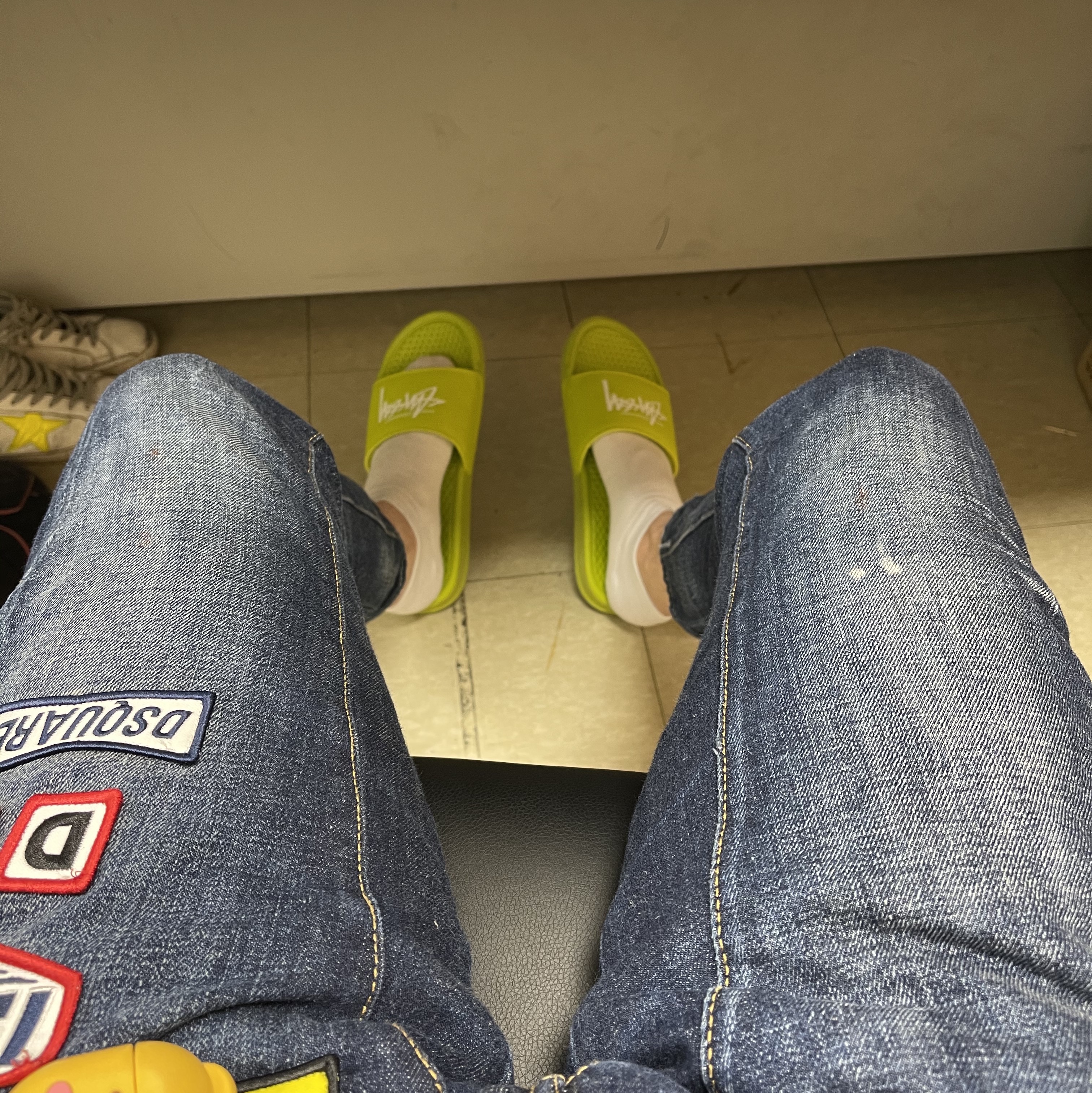 Nike x Stussy Benassi Slide Volt 착용 스타일