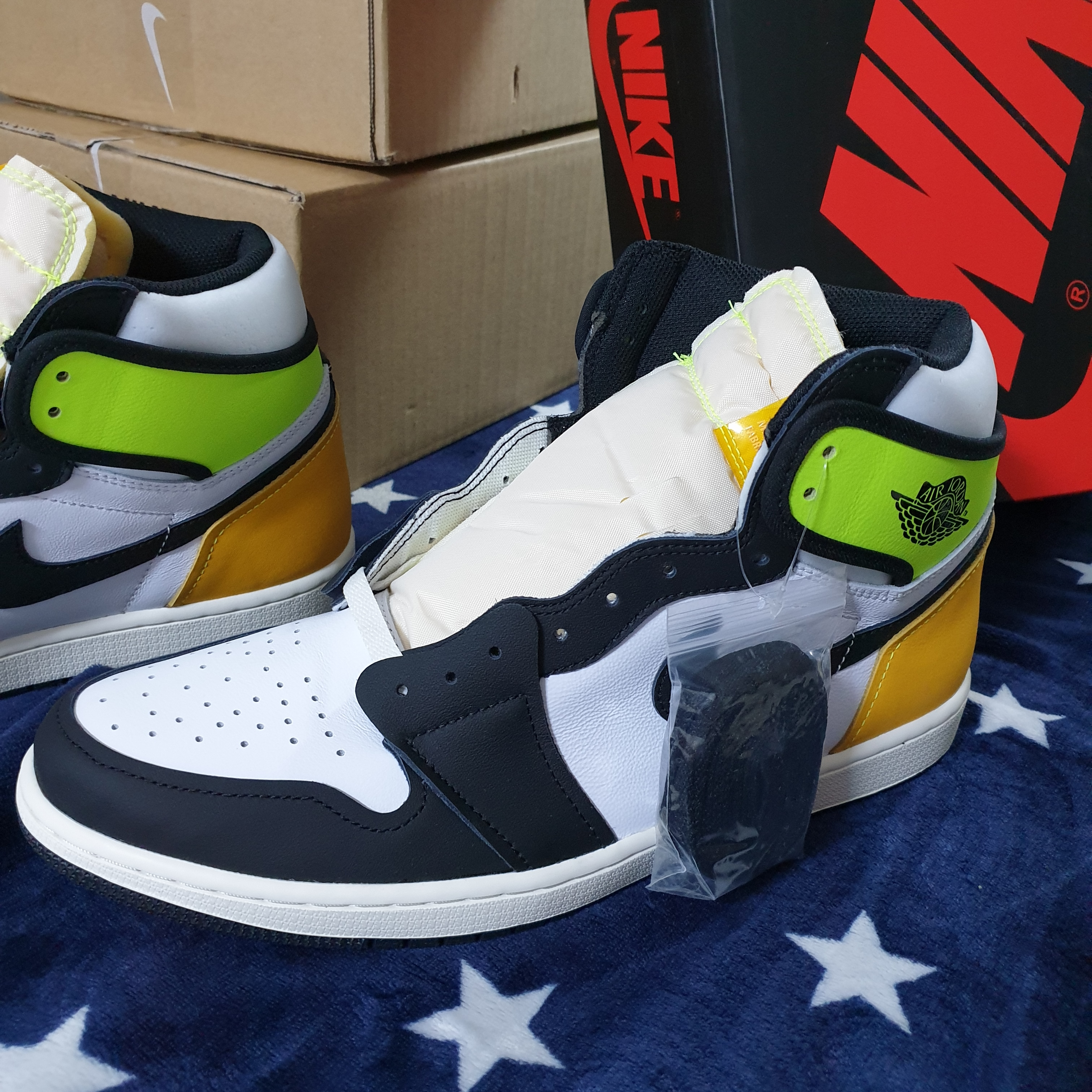 Jordan 1 Retro High OG Volt Gold 착용 스타일 - 2