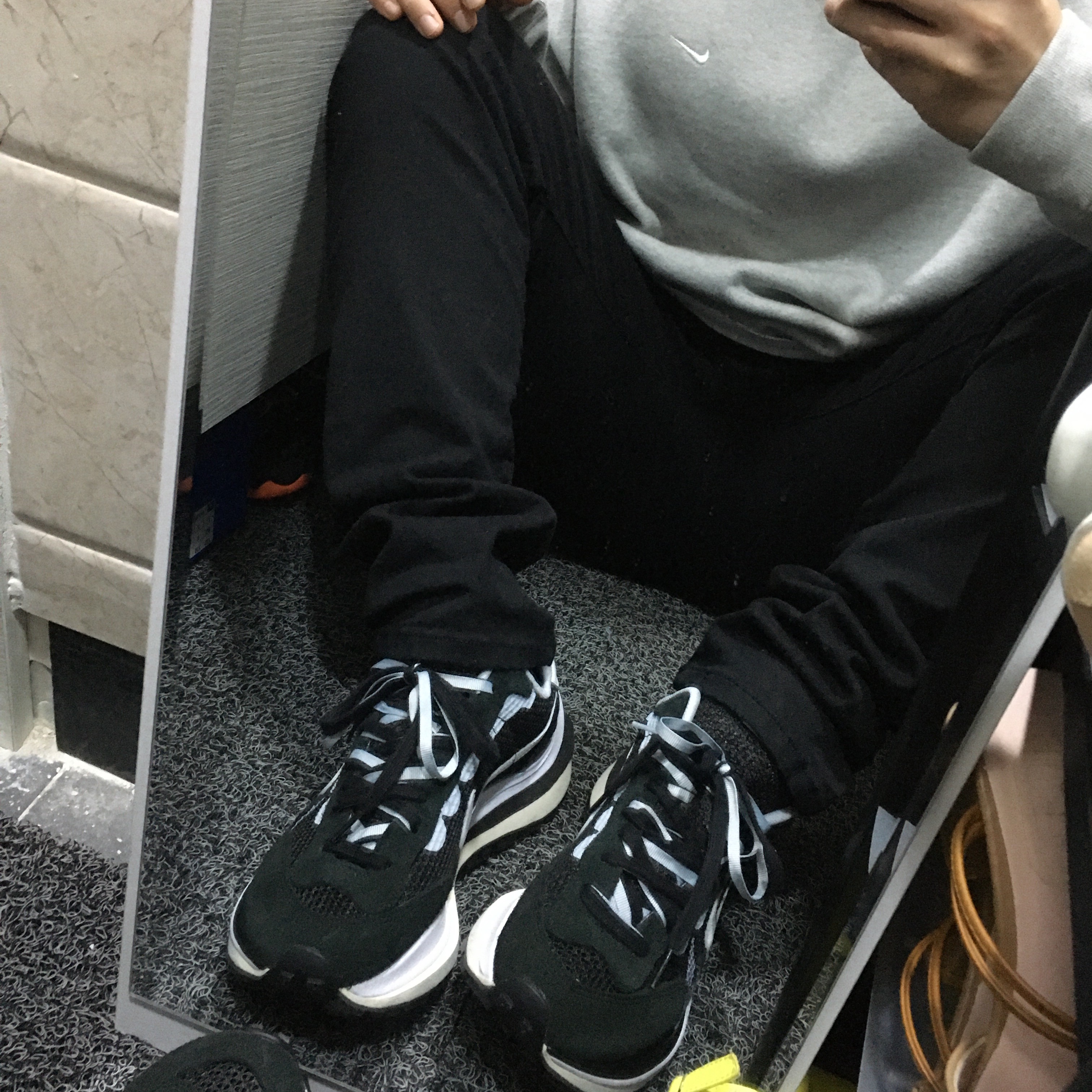 Nike x Sacai VaporWaffle Black White 착용 스타일 - 2
