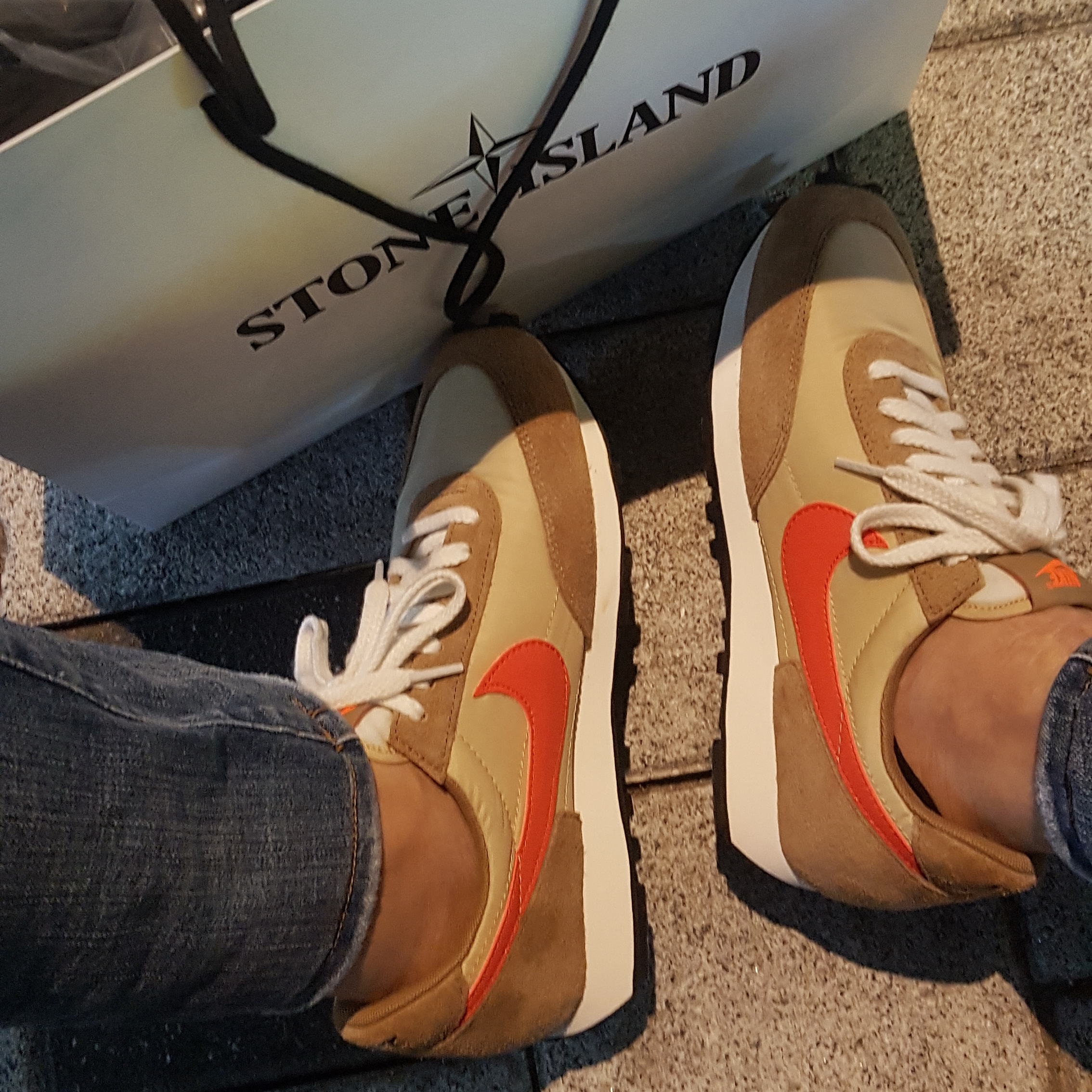 Nike Daybreak SP Vegas Gold College Orange 착용 스타일